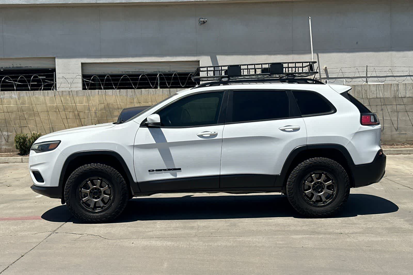 Thumbnail: 2019 Jeep Cherokee - 6