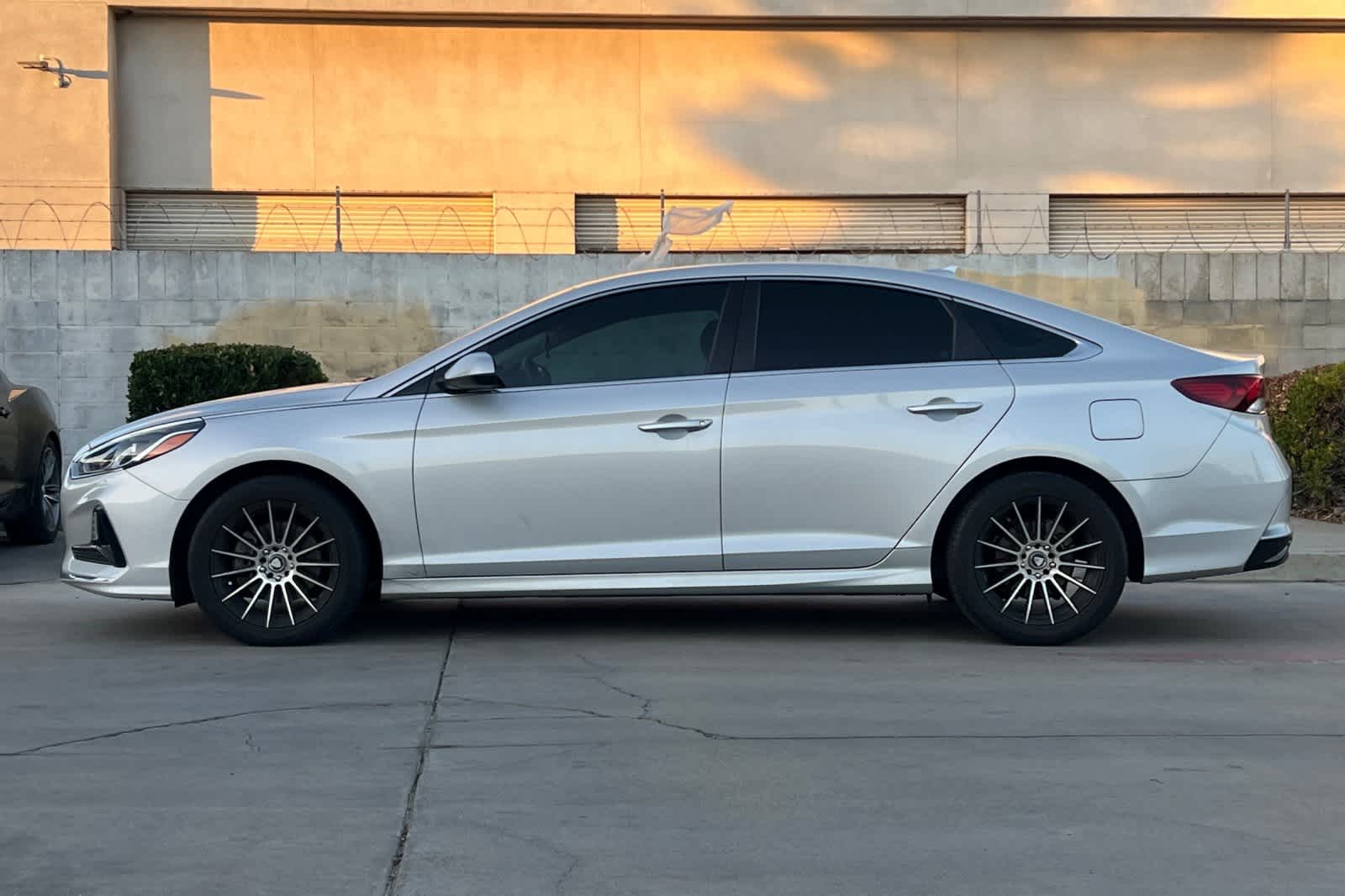Thumbnail: 2019 Hyundai Sonata - 6