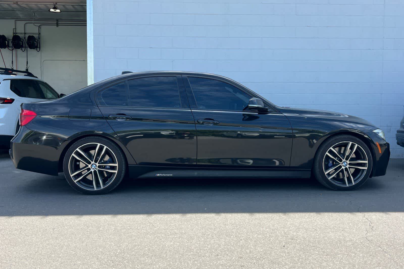 Thumbnail: 2018 BMW 3 Series - 9