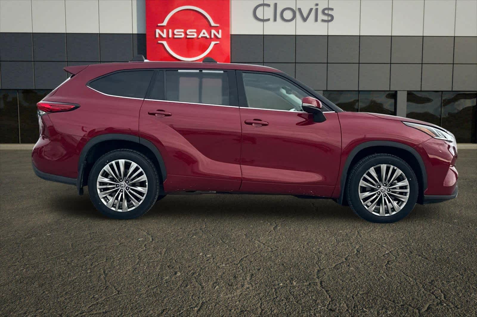 Thumbnail: 2022 Toyota Highlander - 9