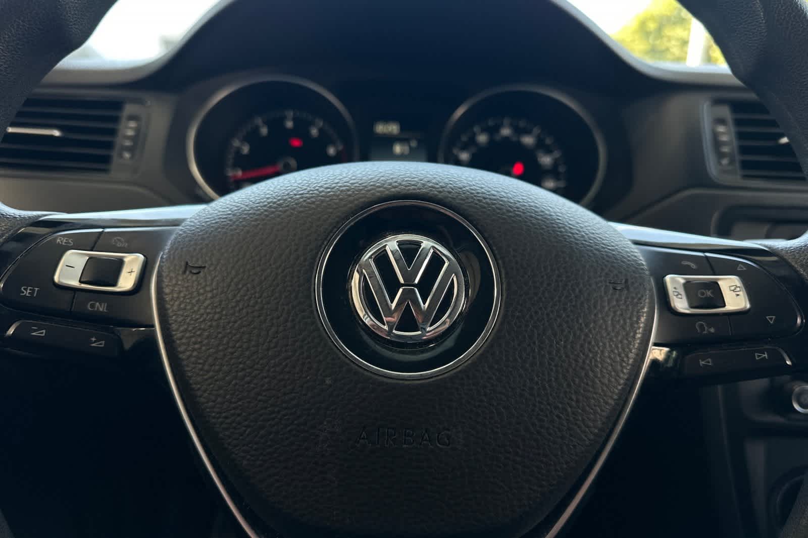 Thumbnail: 2015 Volkswagen Jetta - 25