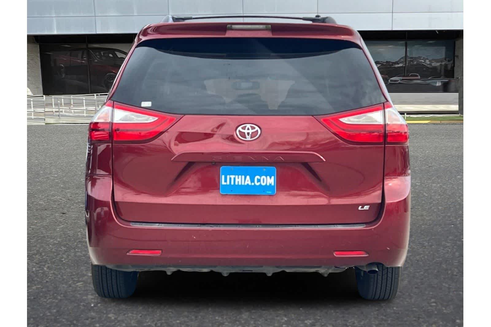 Thumbnail: 2017 Toyota Sienna - 9