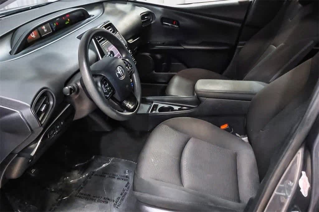 2022 Toyota Prius L Eco 18