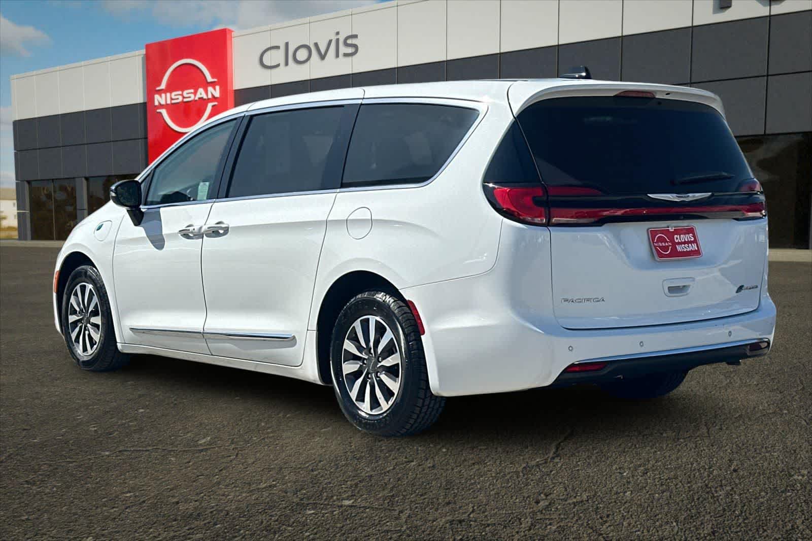 Thumbnail: 2023 Chrysler Pacifica - 7