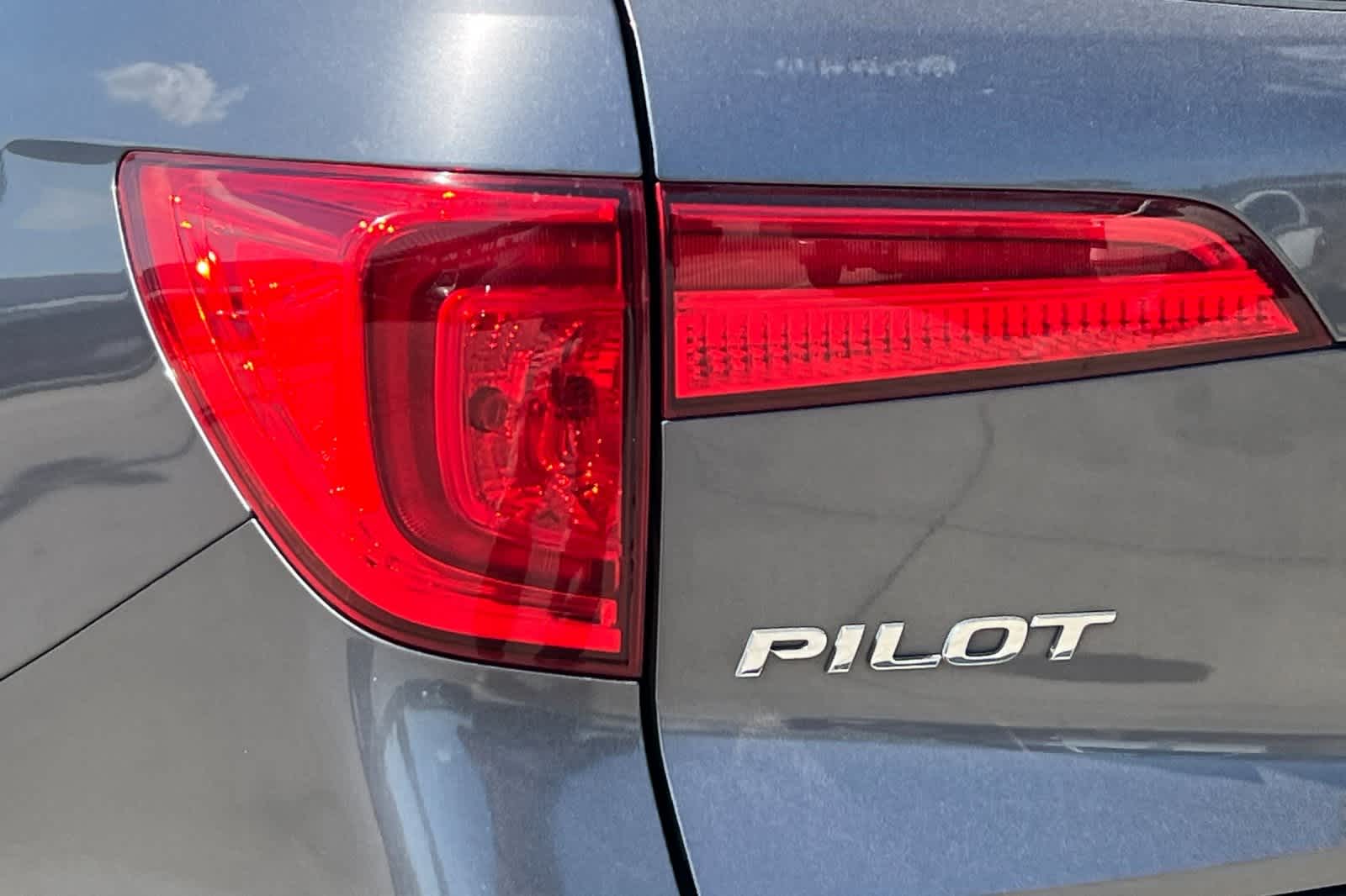 Thumbnail: 2017 Honda Pilot - 13