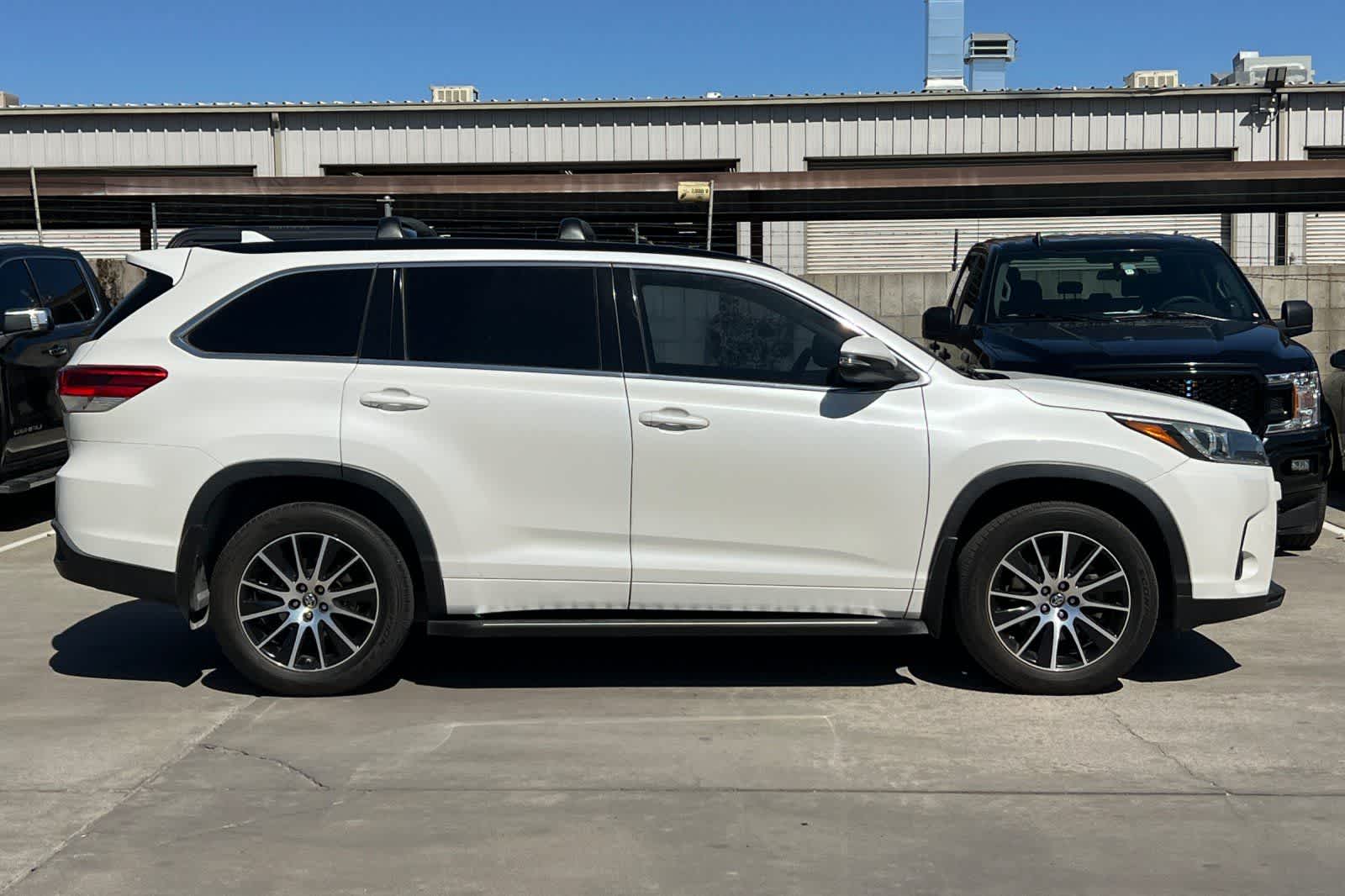 Thumbnail: 2018 Toyota Highlander - 9
