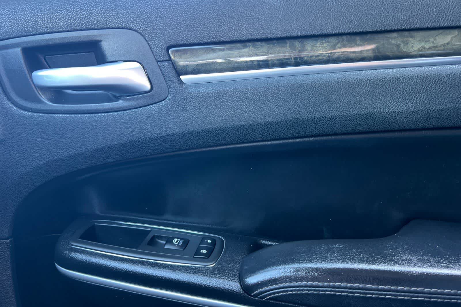 Thumbnail: 2019 Chrysler 300 - 20