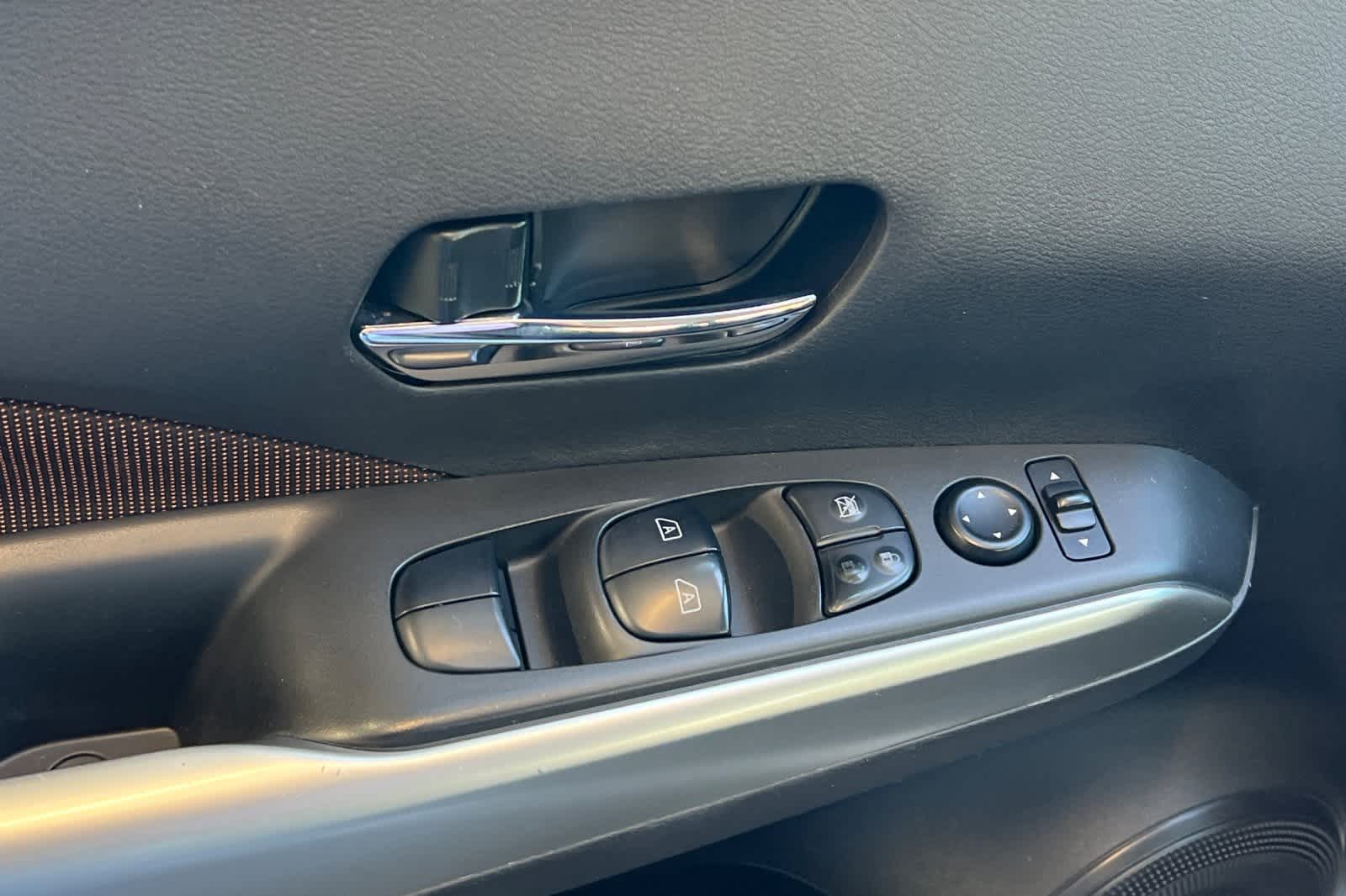 2020 Nissan Kicks SR 15