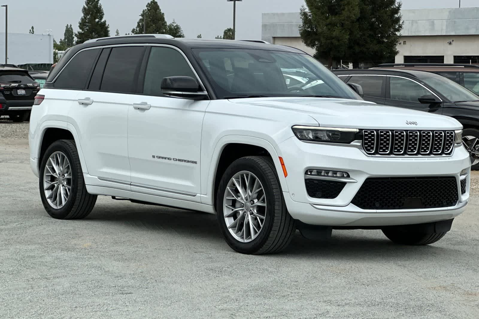 Thumbnail: 2024 Jeep Grand Cherokee - 10