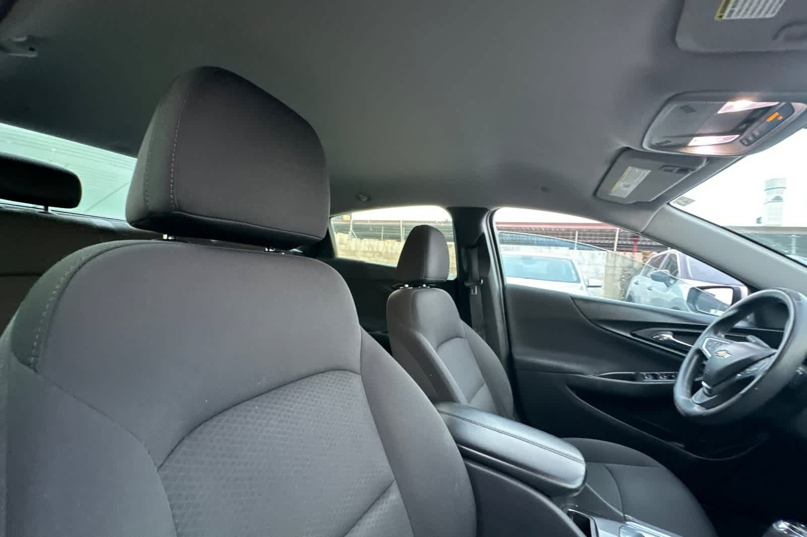 Thumbnail: 2017 Chevrolet Malibu - 18