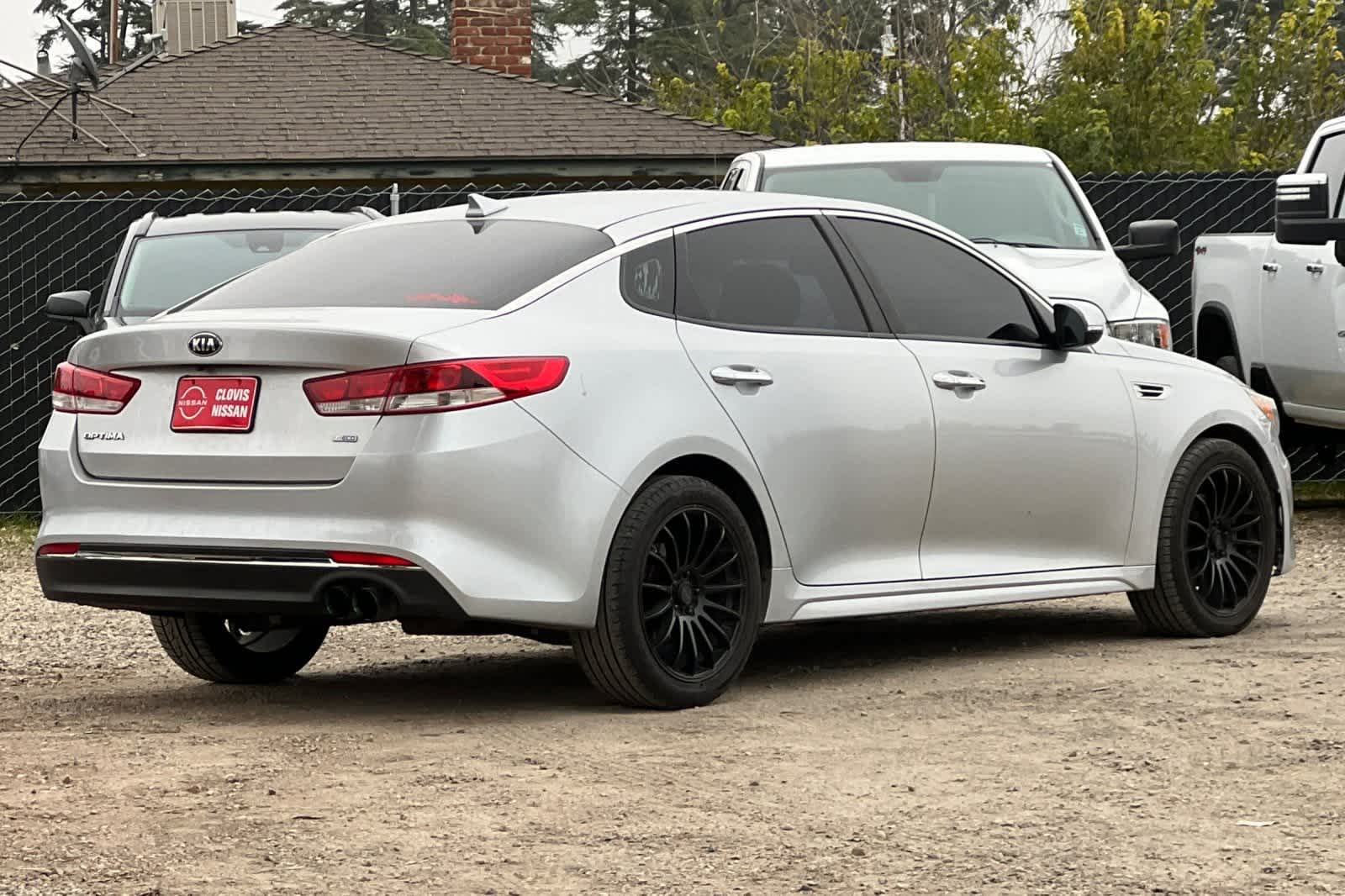 Thumbnail: 2016 Kia Optima - 3