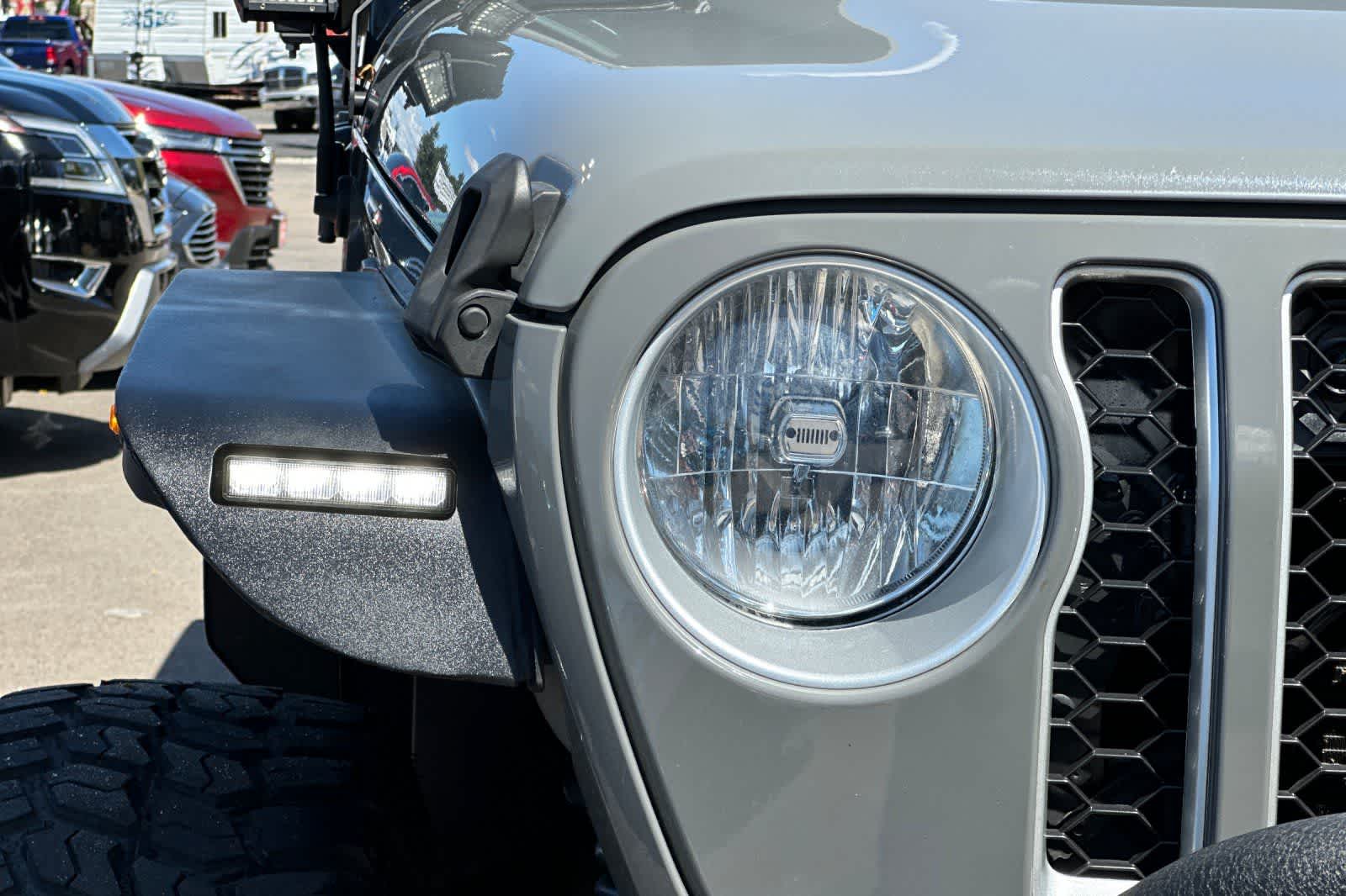 Thumbnail: 2022 Jeep Gladiator - 32