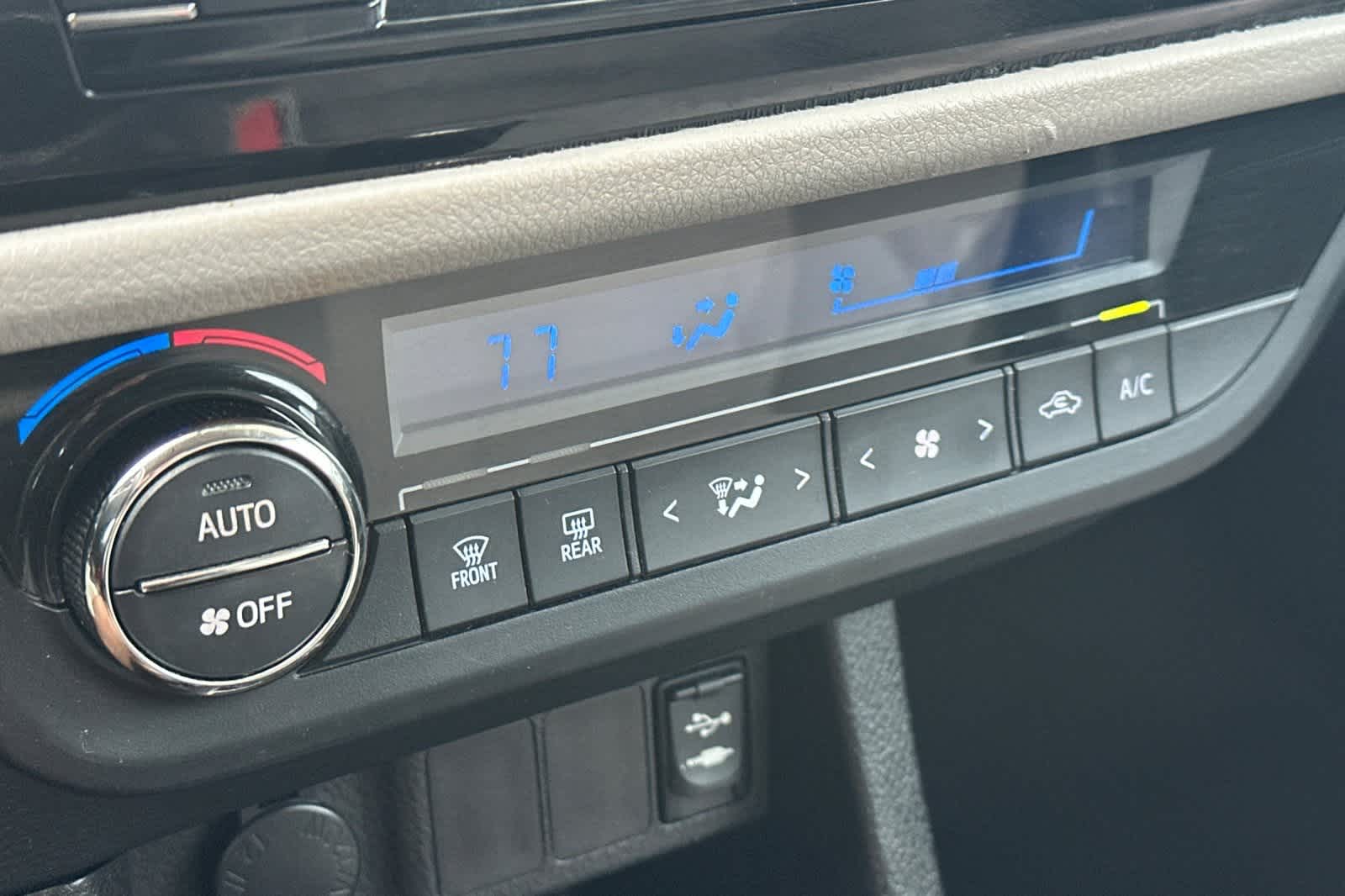 Thumbnail: 2015 Toyota Corolla - 19