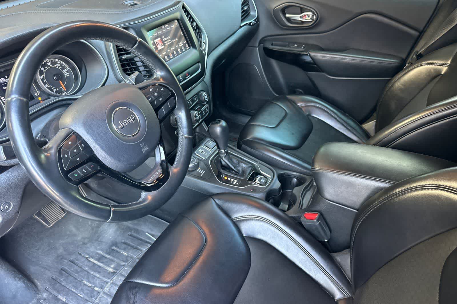 Thumbnail: 2019 Jeep Cherokee - 14