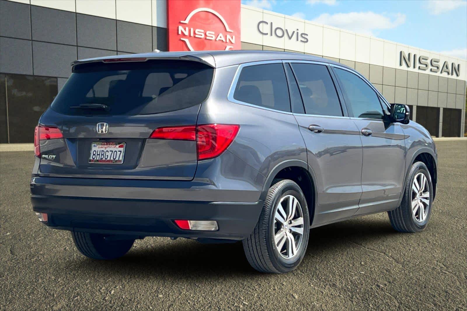 Thumbnail: 2017 Honda Pilot - 3