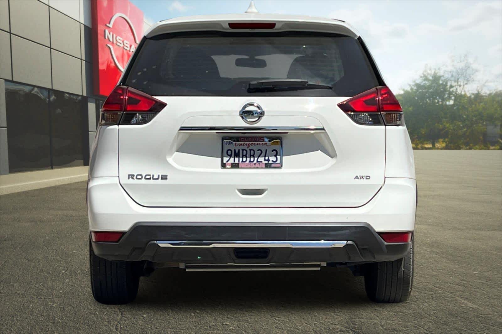 Thumbnail: 2017 Nissan Rogue - 8