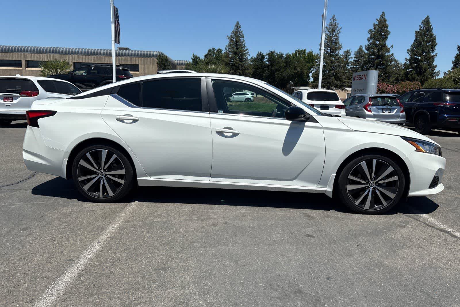 Thumbnail: 2022 Nissan Altima - 9