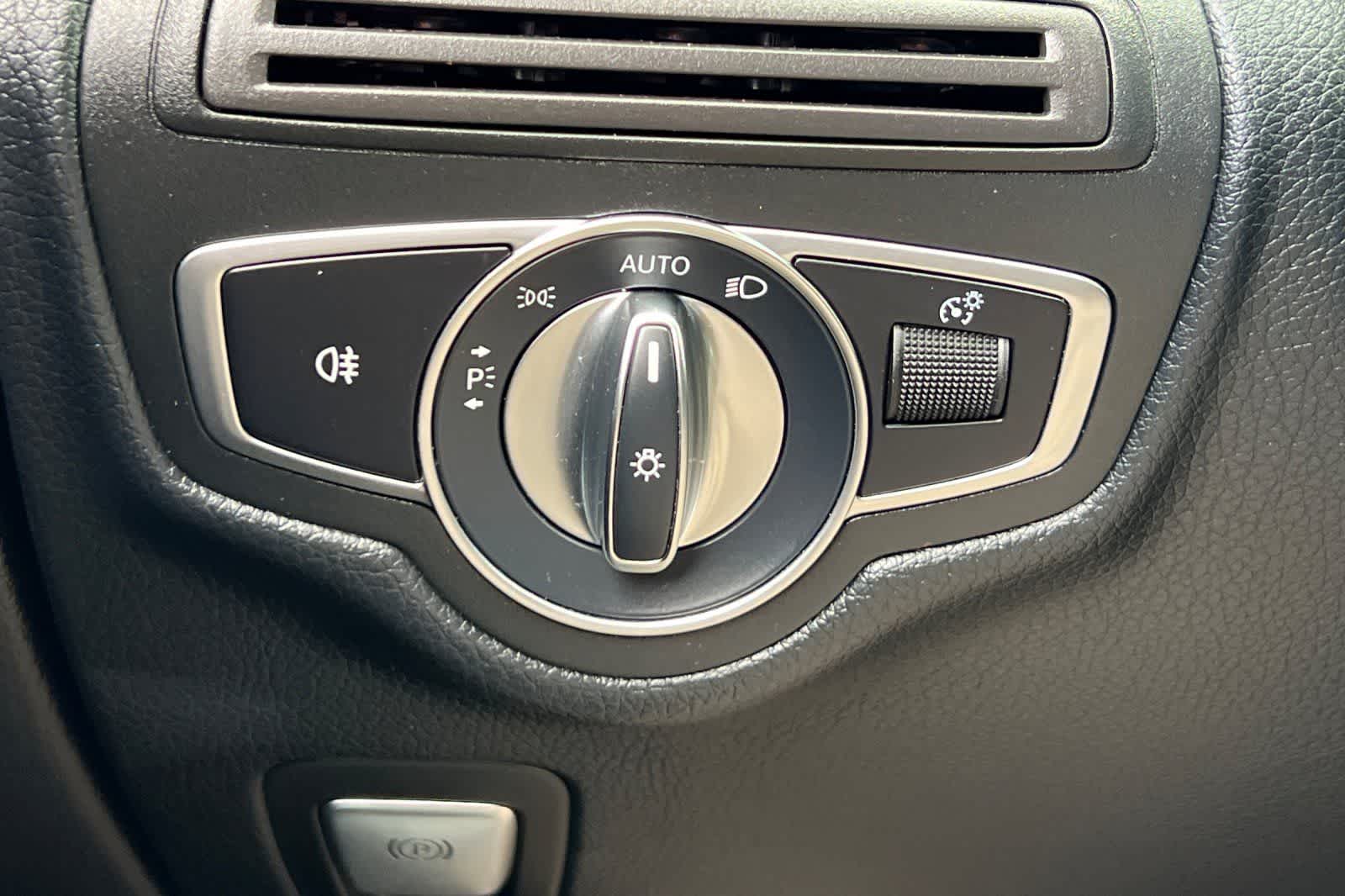 Thumbnail: 2018 Mercedes-Benz GLC - 33