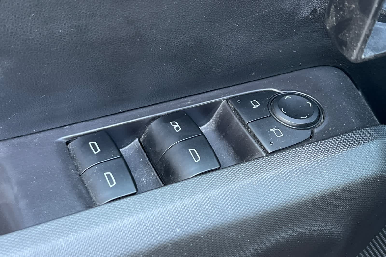 Thumbnail: 2023 Chevrolet Colorado - 16