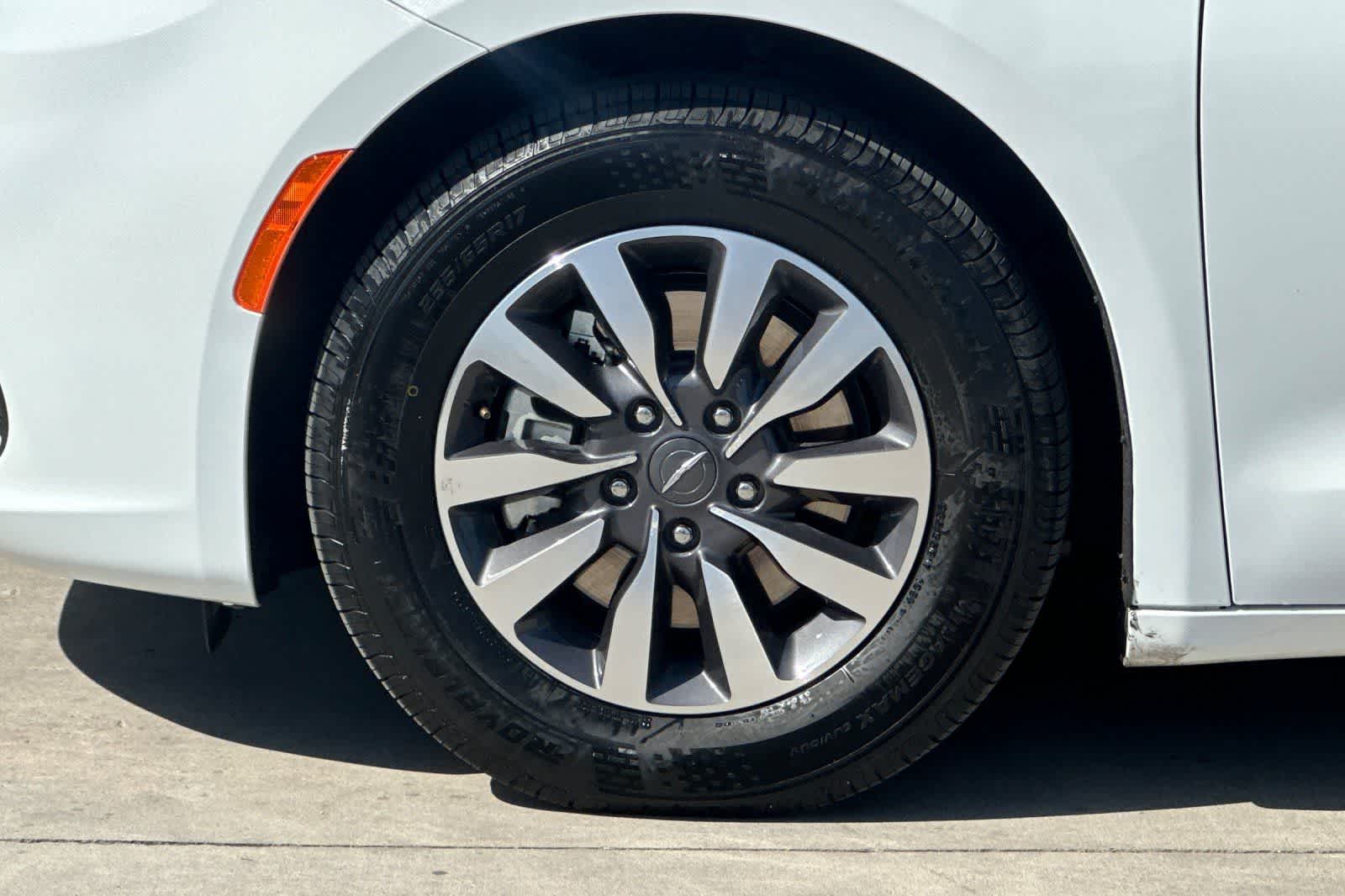 Thumbnail: 2023 Chrysler Pacifica - 34