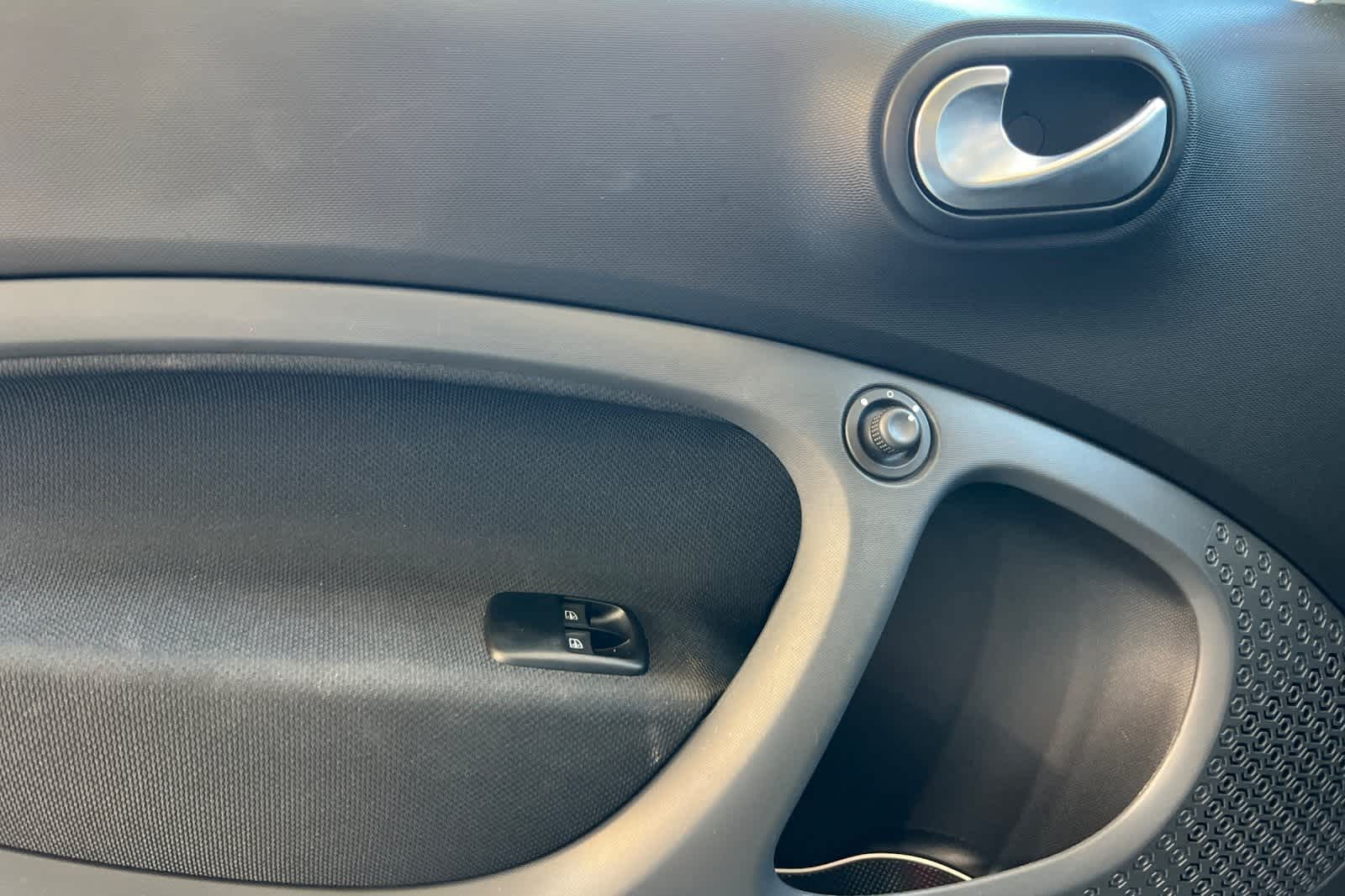 Thumbnail: 2018 smart fortwo - 15