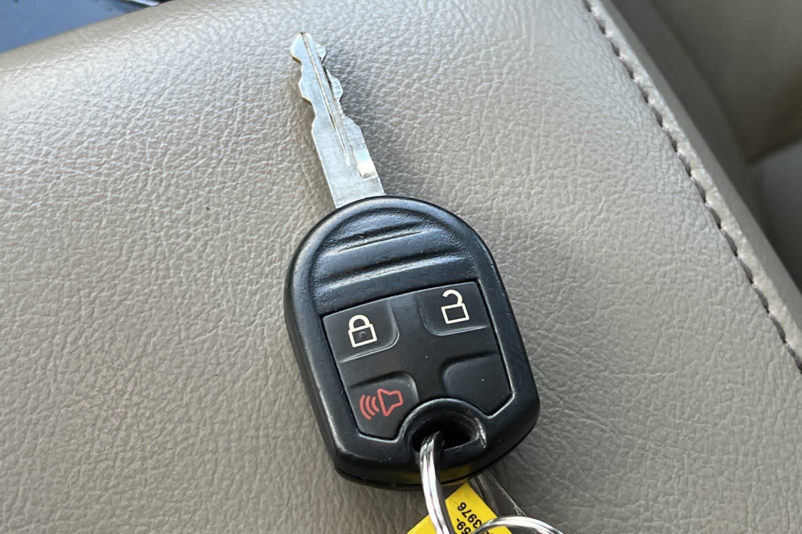 Thumbnail: 2014 Ford Edge - 26