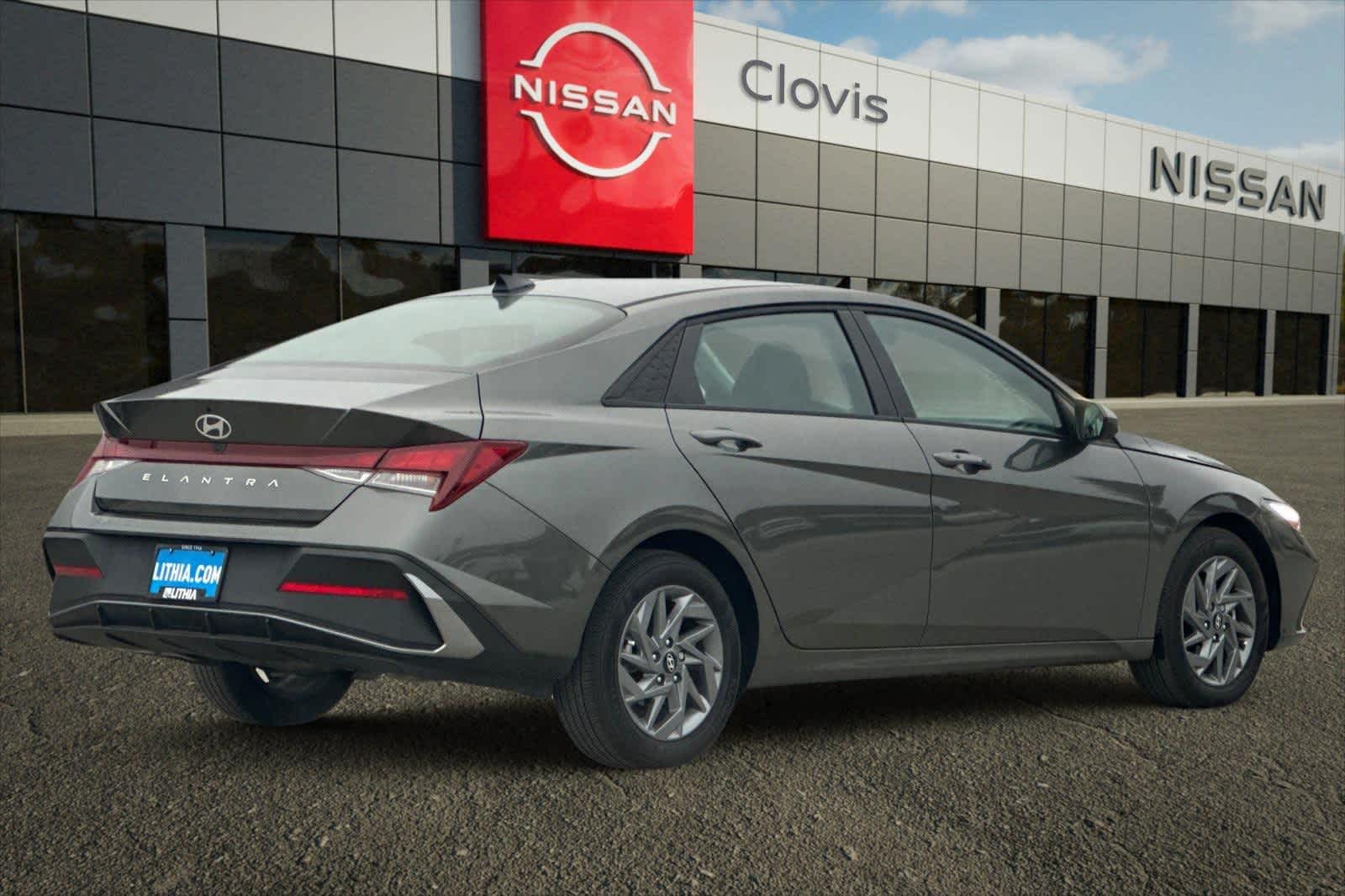 Thumbnail: 2024 Hyundai Elantra - 3