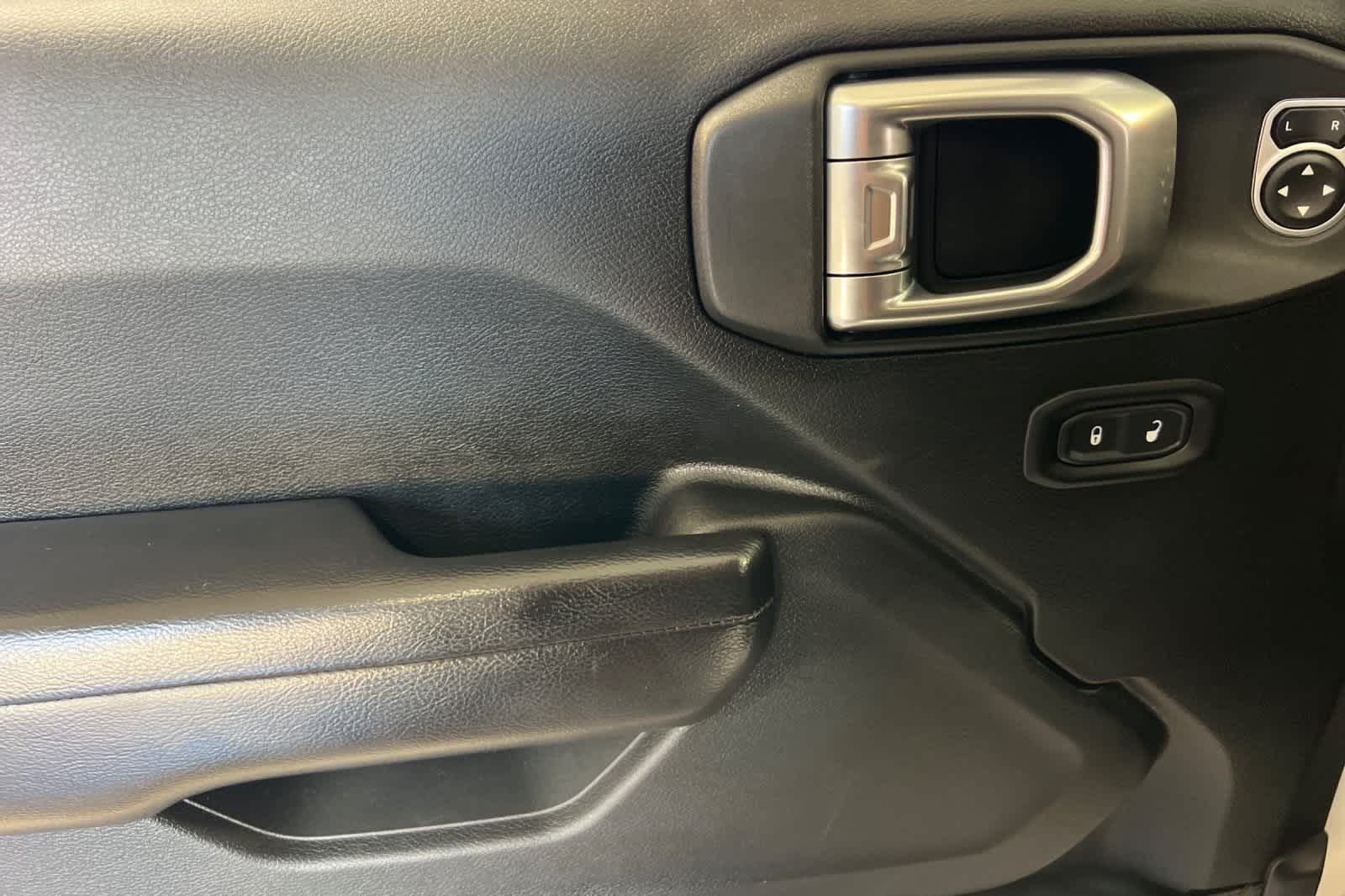 Thumbnail: 2019 Jeep Wrangler - 15