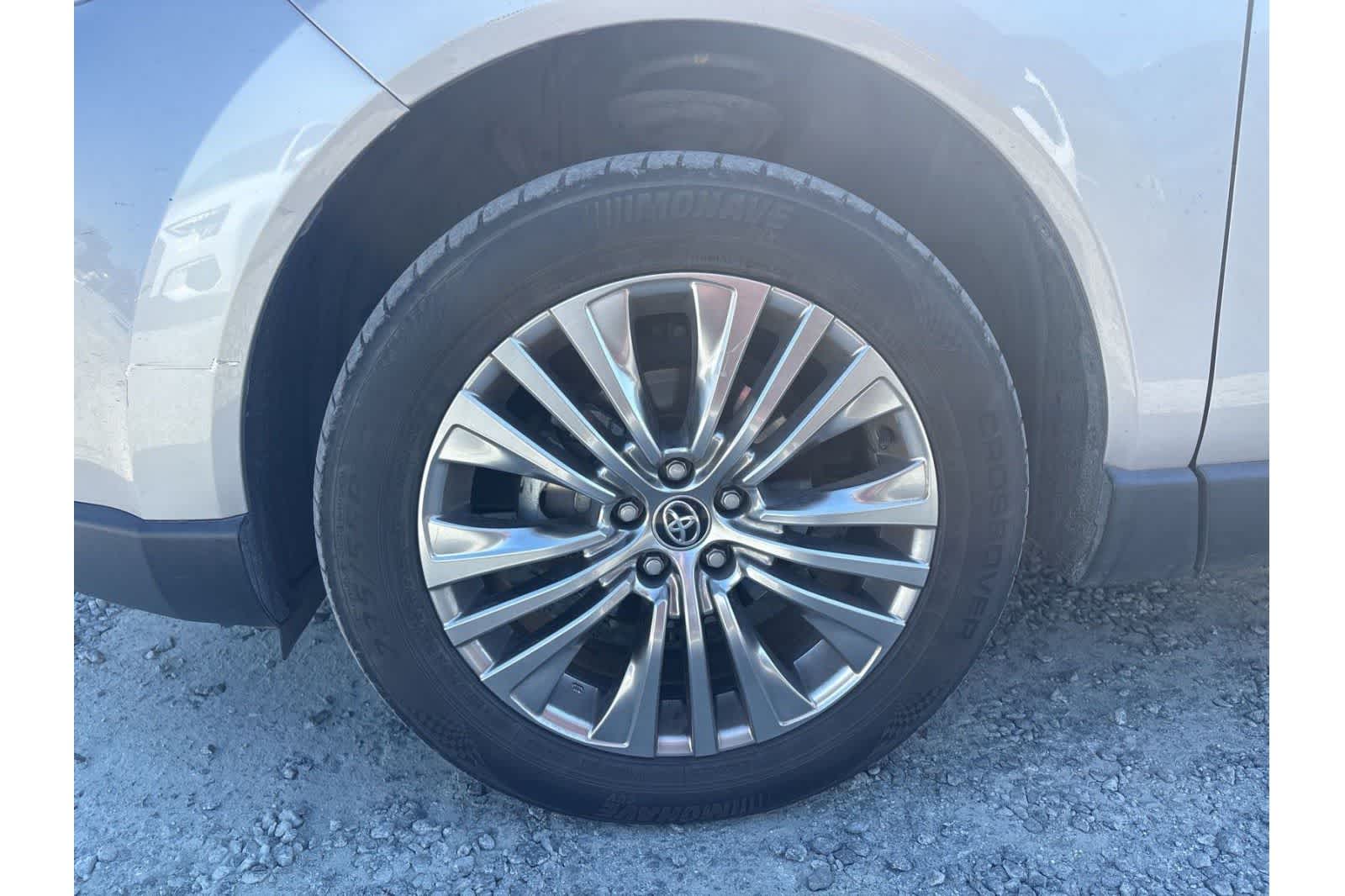 Thumbnail: 2021 Toyota Venza - 24