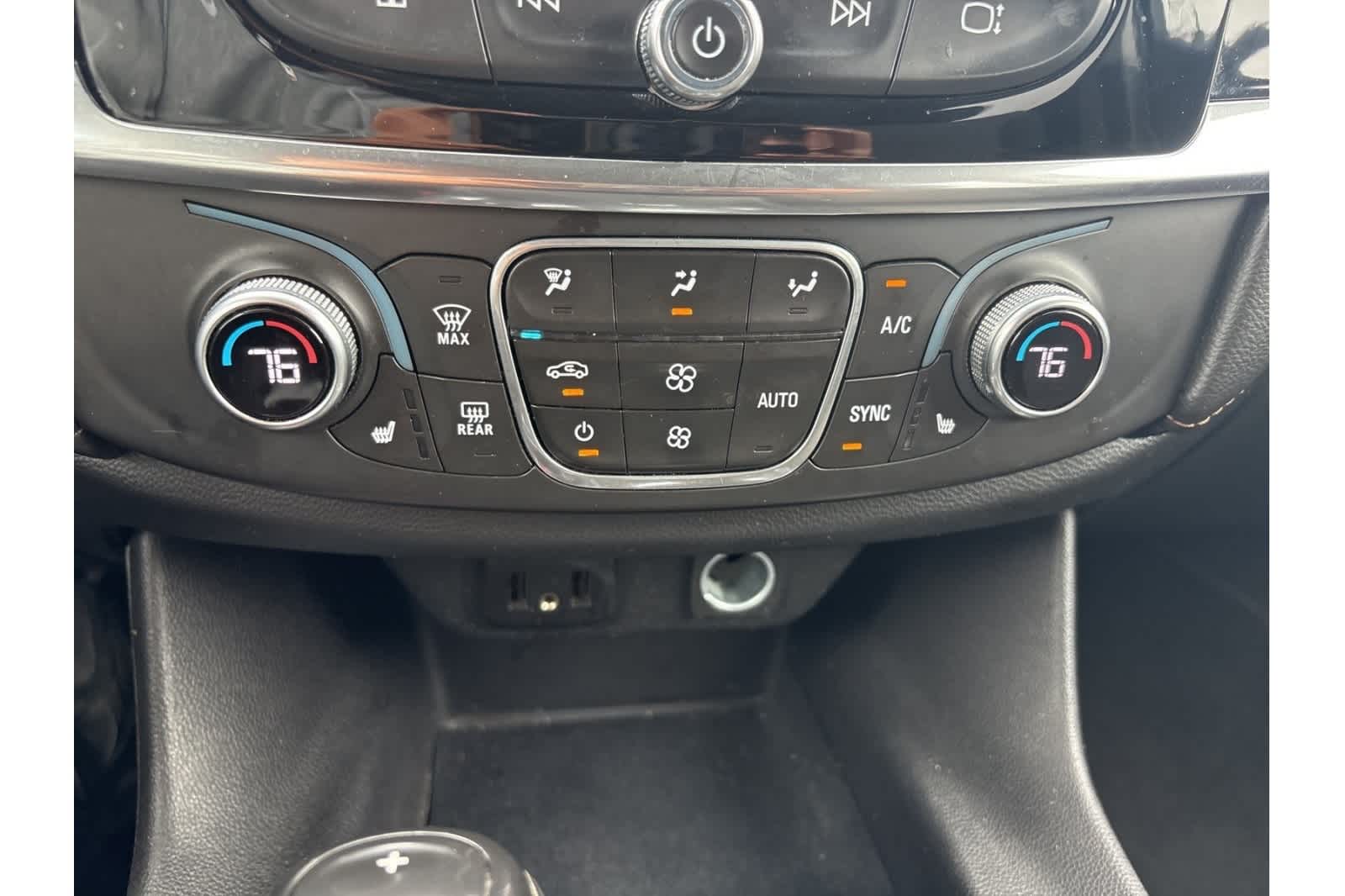 Thumbnail: 2019 Chevrolet Traverse - 18