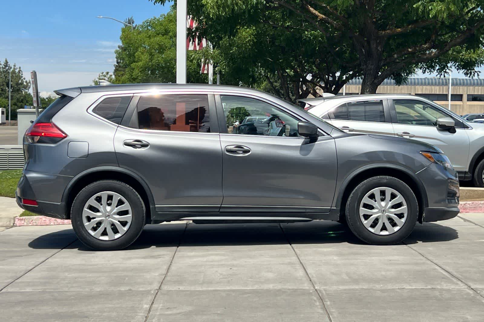Thumbnail: 2017 Nissan Rogue - 9
