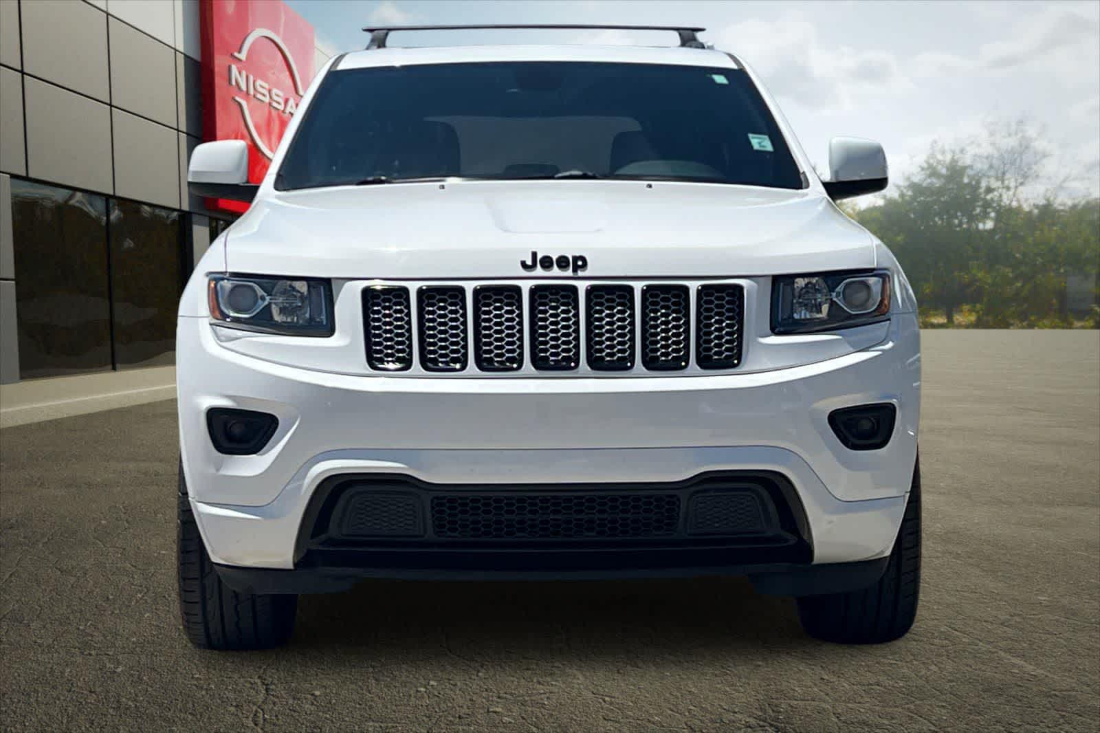 Thumbnail: 2015 Jeep Grand Cherokee - 11