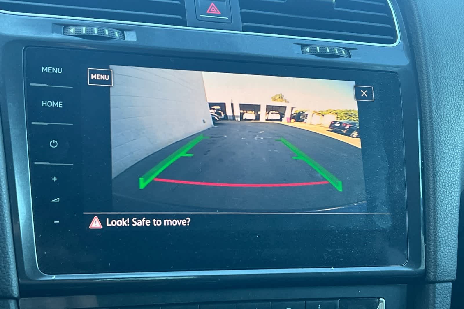 Thumbnail: 2018 Volkswagen e-Golf - 22