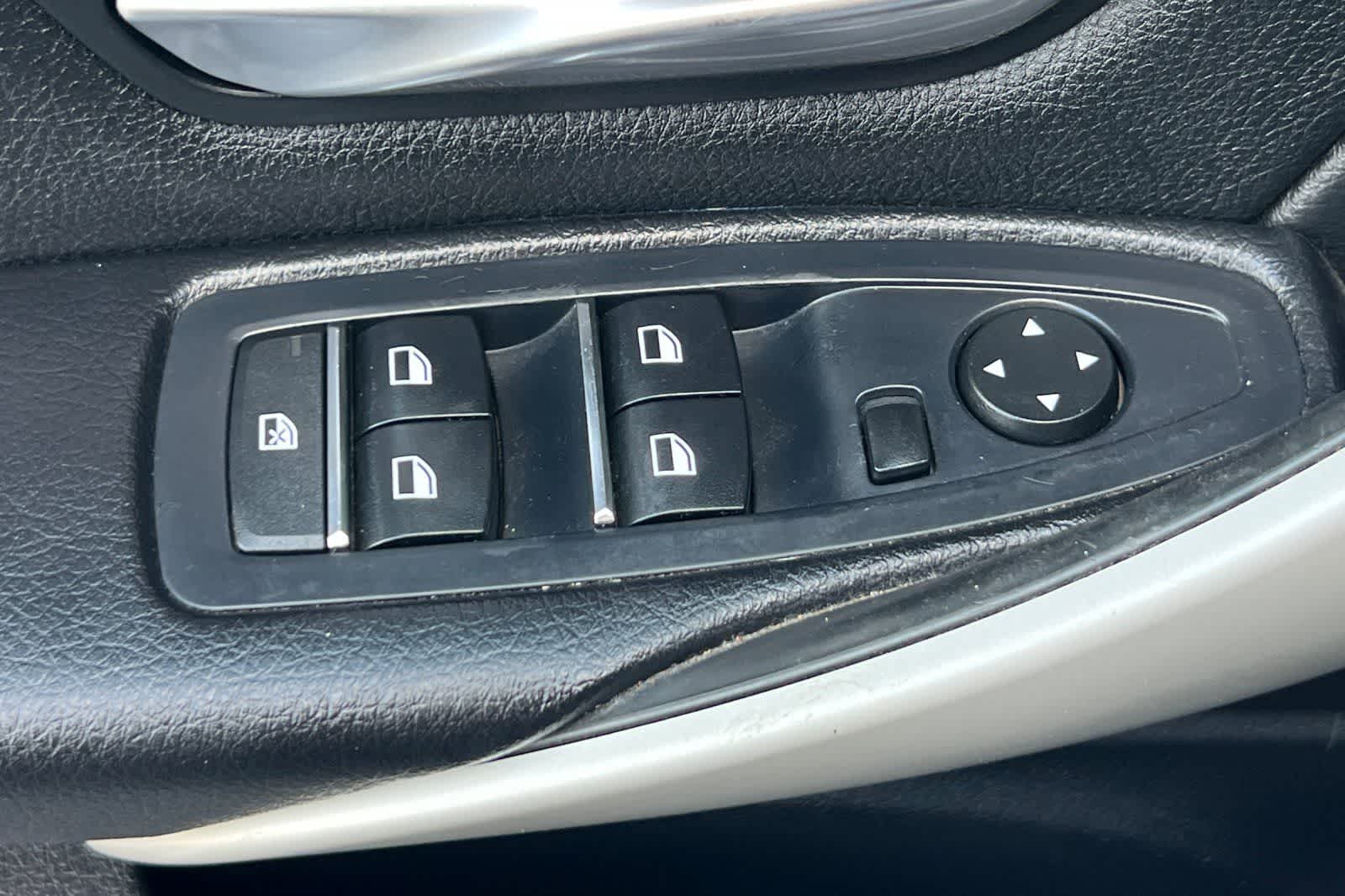 Thumbnail: 2016 BMW 3 Series - 14