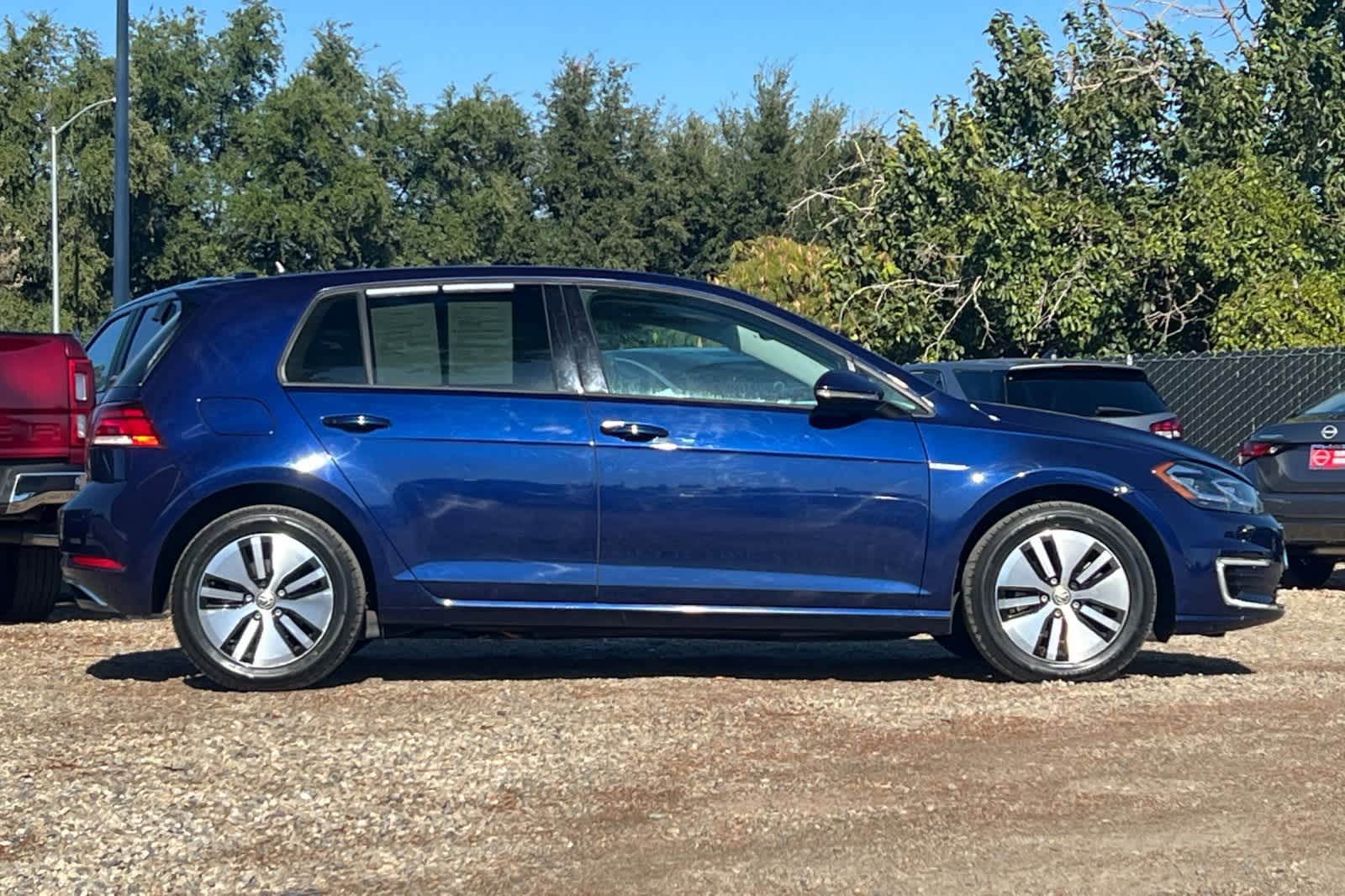 Thumbnail: 2018 Volkswagen e-Golf - 9