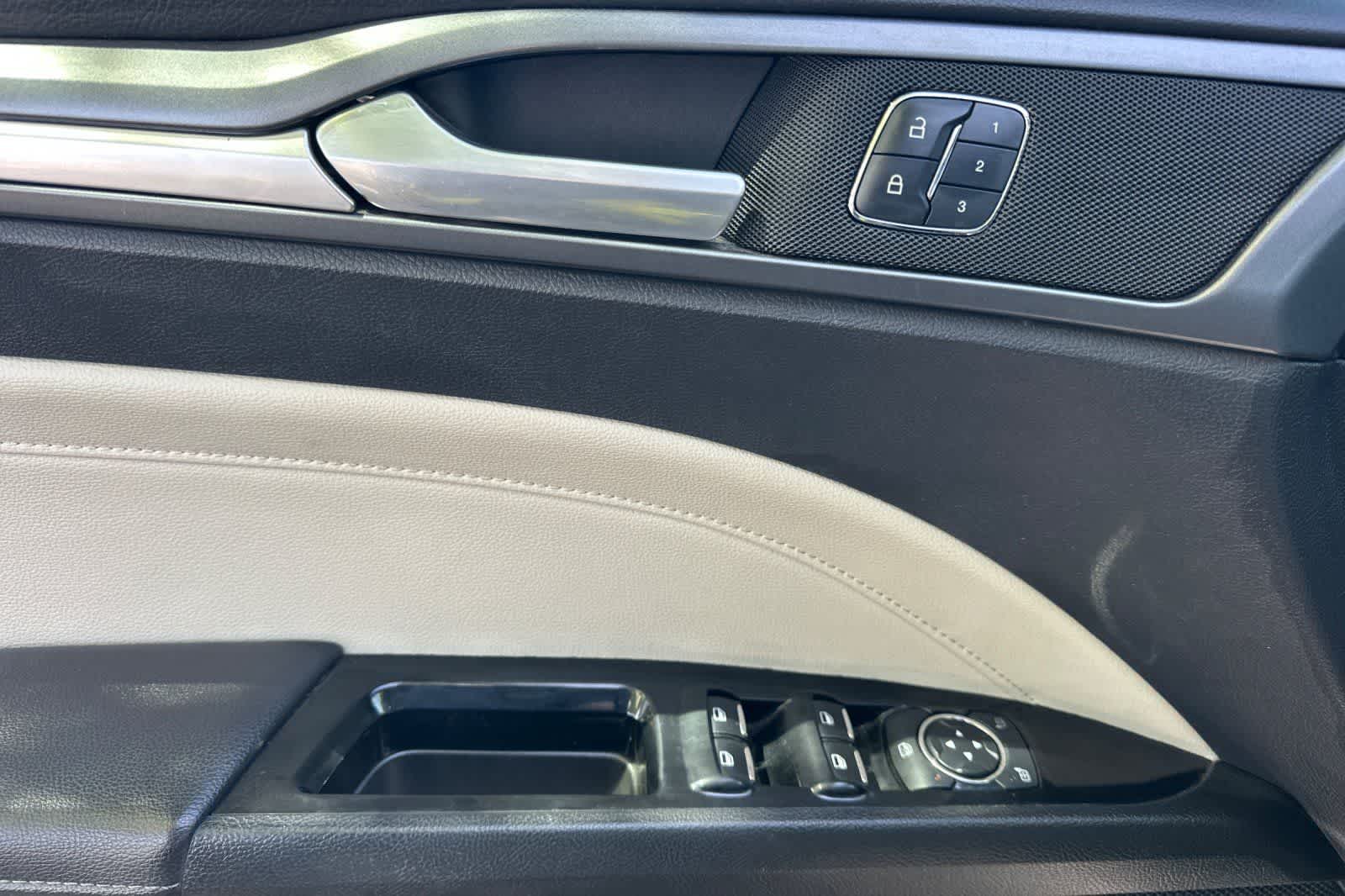 Thumbnail: 2015 Ford Fusion - 15