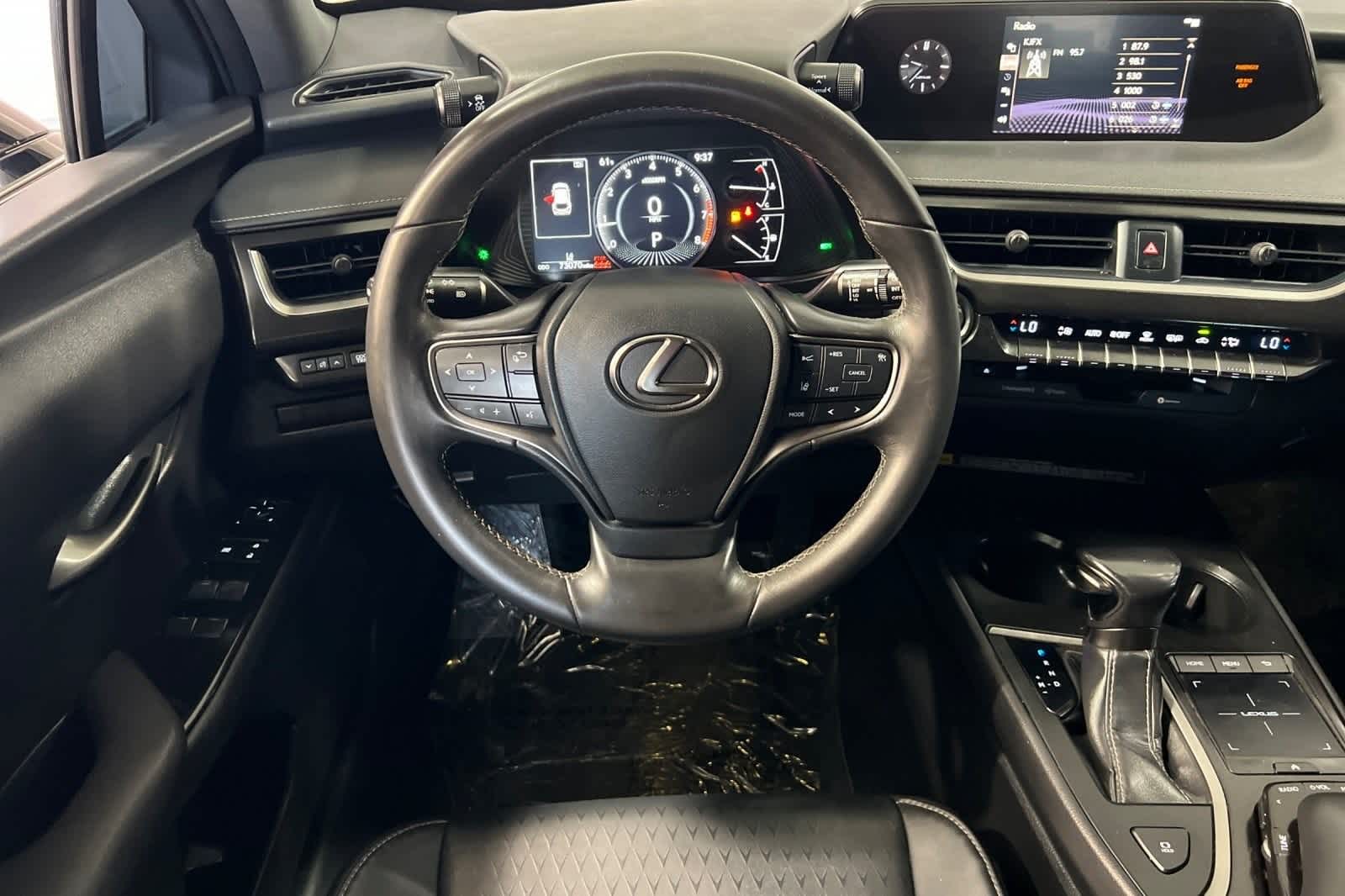 Thumbnail: 2020 Lexus UX - 3