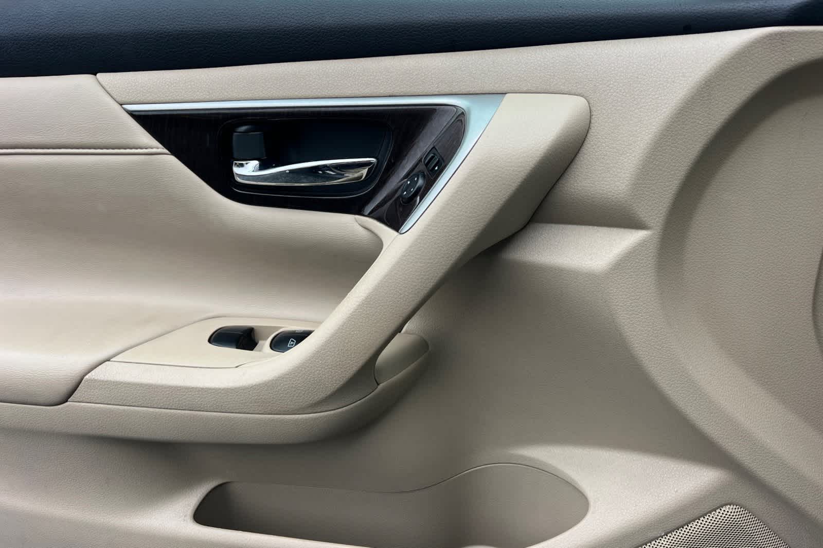 Thumbnail: 2013 Nissan Altima - 13