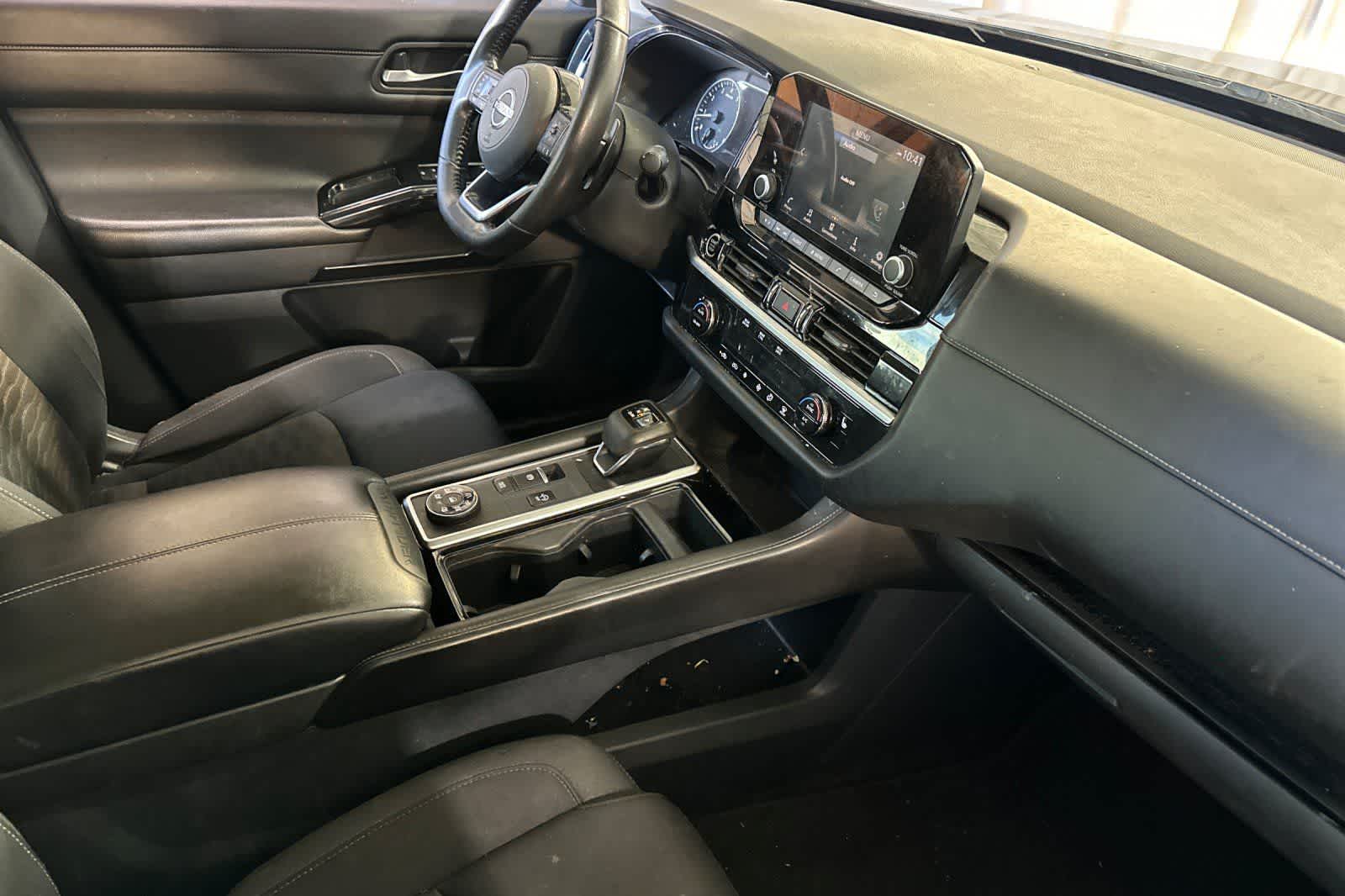 Thumbnail: 2022 Nissan Pathfinder - 18