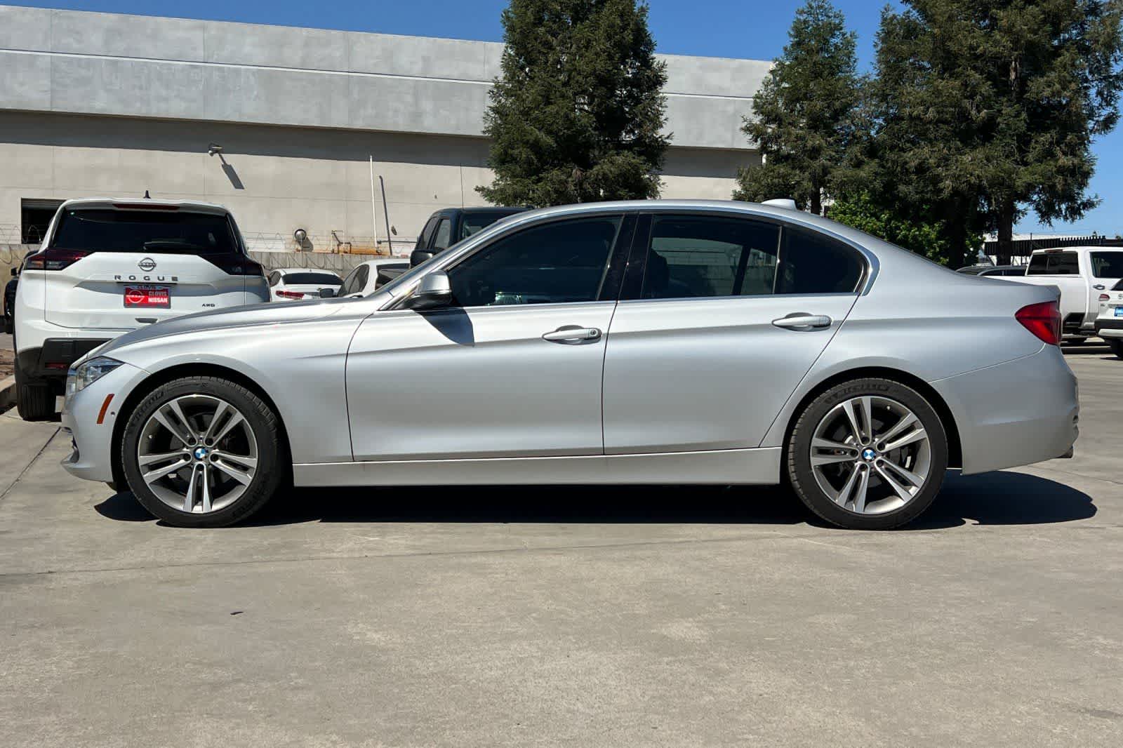 Thumbnail: 2017 BMW 3 Series - 6