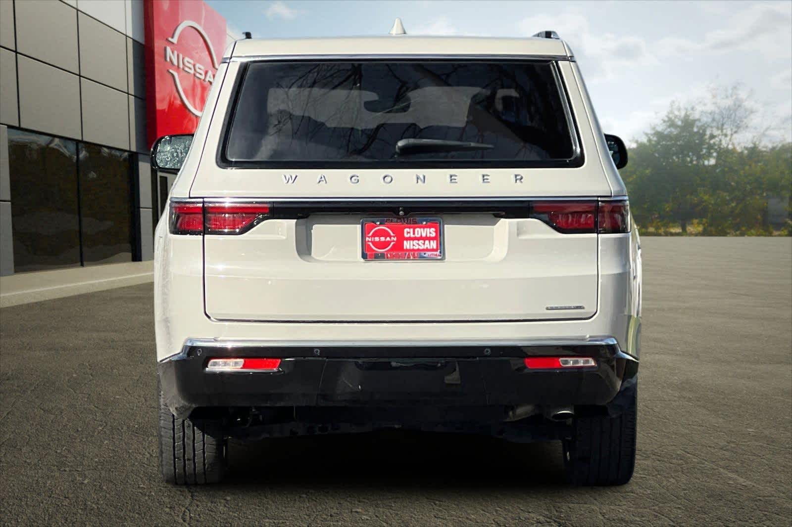 Thumbnail: 2022 Jeep Wagoneer - 8