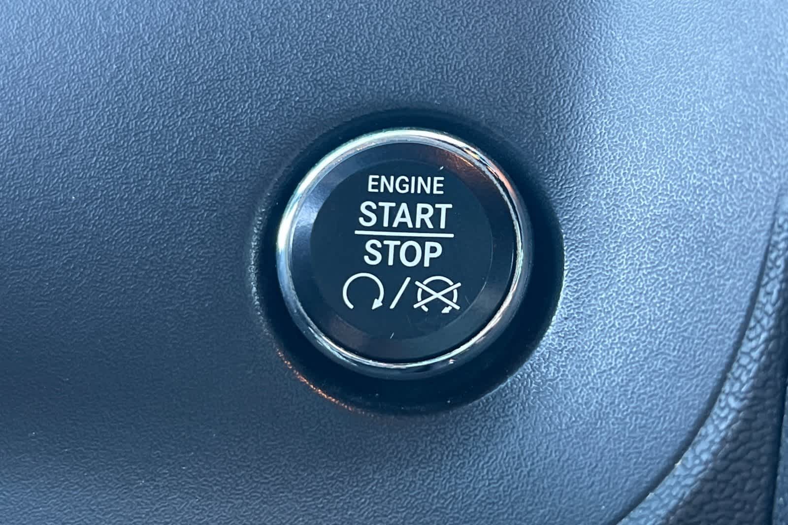 Thumbnail: 2014 Dodge Challenger - 23