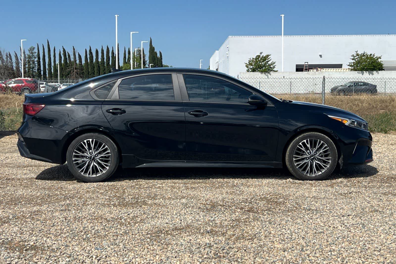 Thumbnail: 2023 Kia Forte - 9