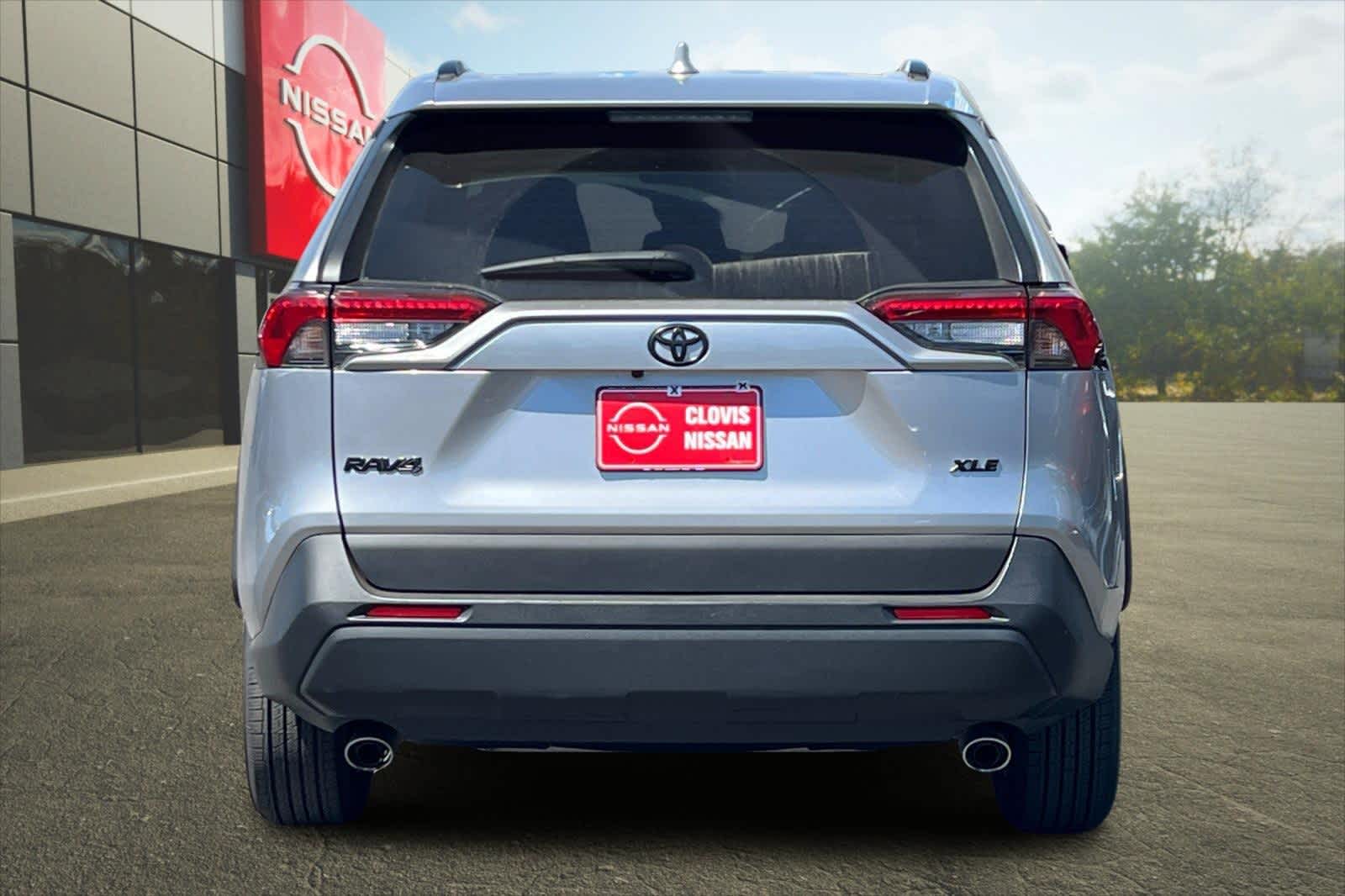 Thumbnail: 2021 Toyota RAV4 - 8