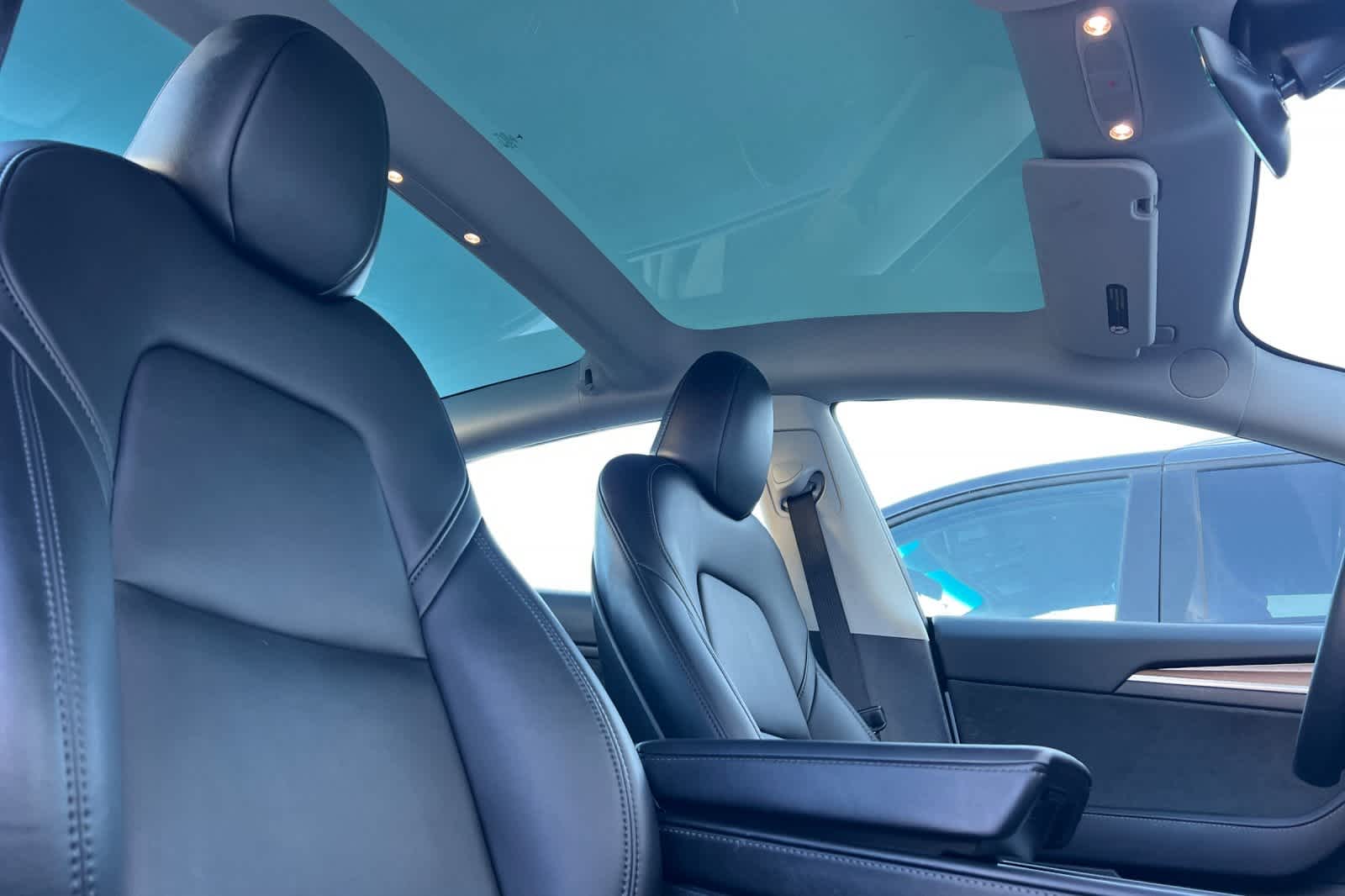 Thumbnail: 2023 Tesla Model 3 - 17