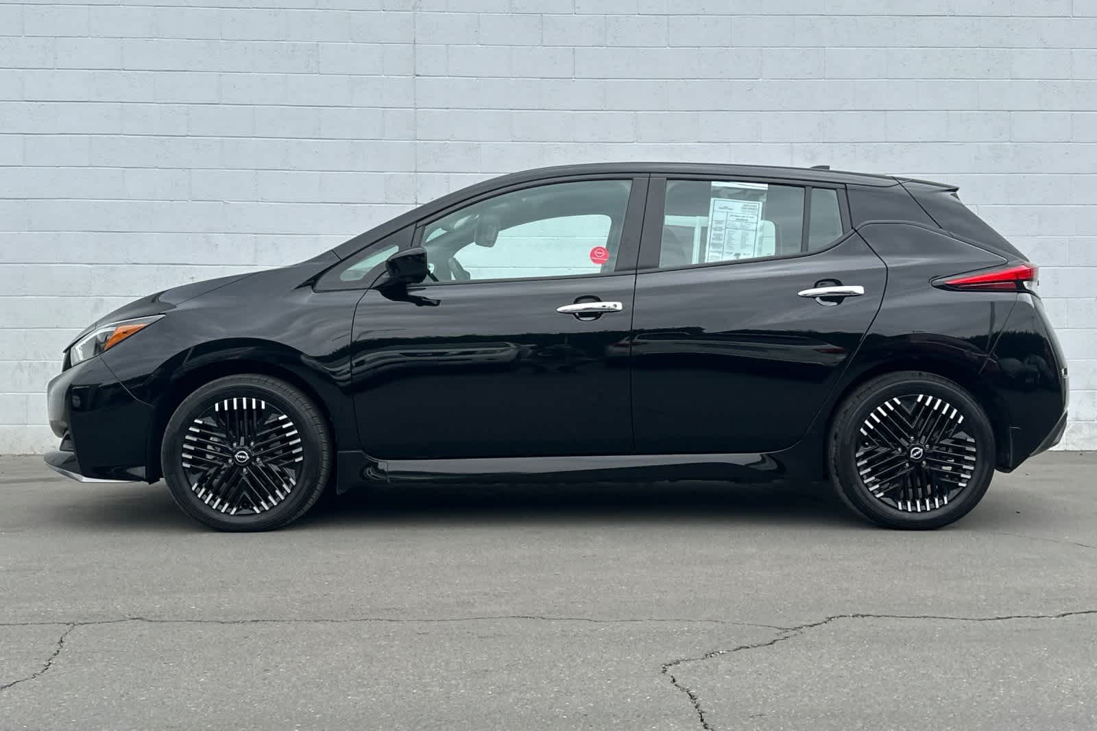 Thumbnail: 2023 Nissan Leaf - 6