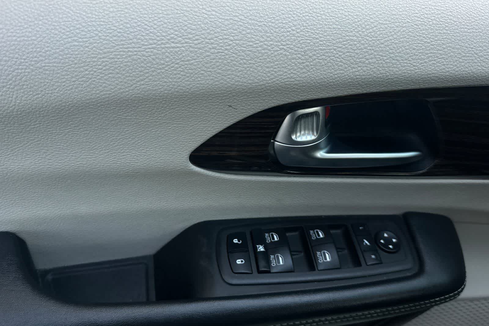 Thumbnail: 2023 Chrysler Pacifica - 13
