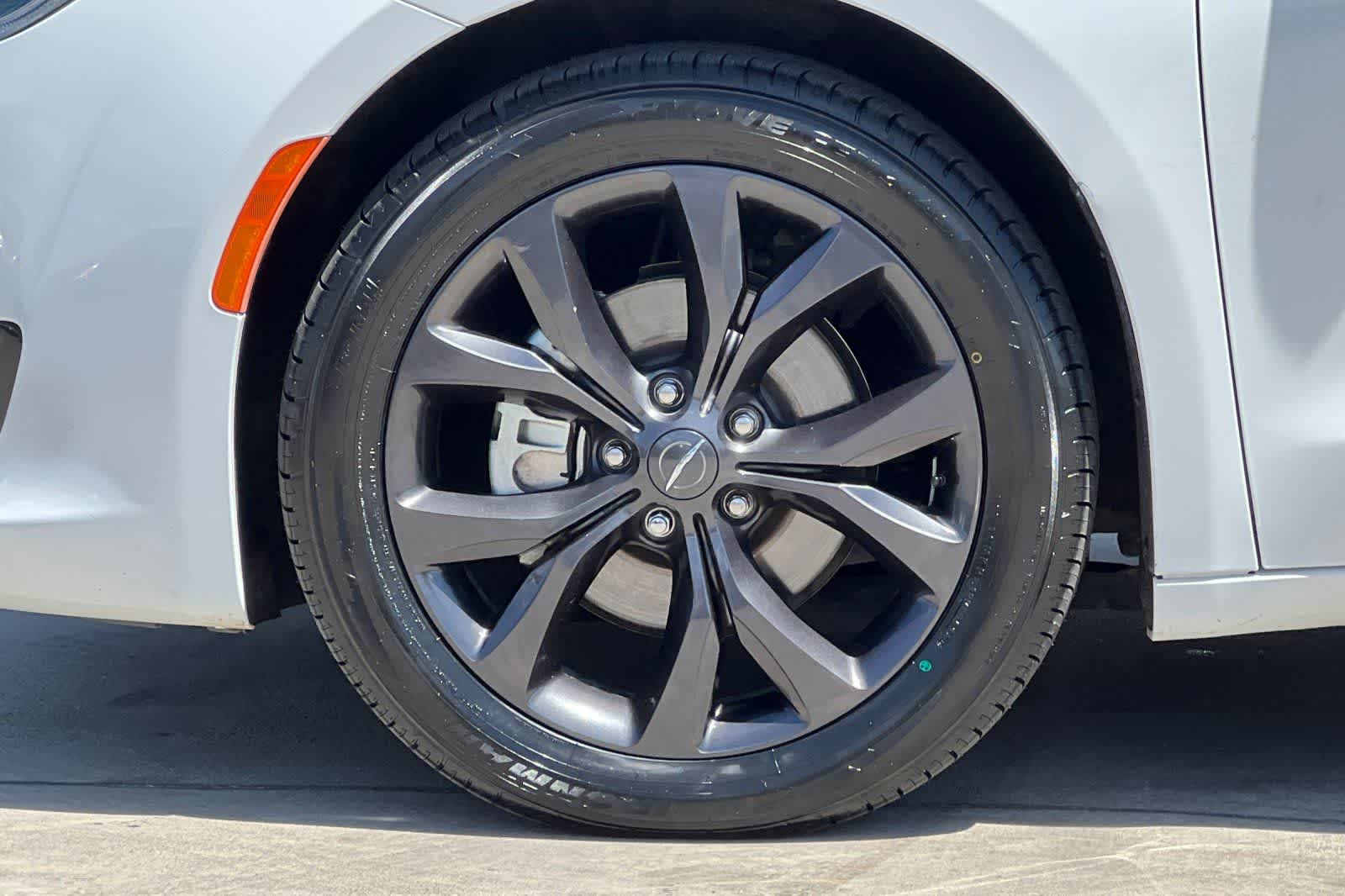 Thumbnail: 2020 Chrysler Pacifica - 35