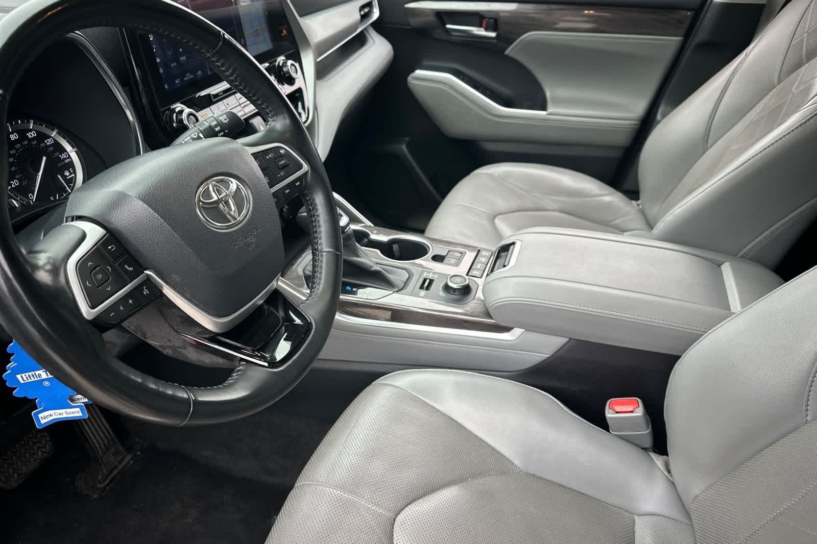 Thumbnail: 2022 Toyota Highlander - 12