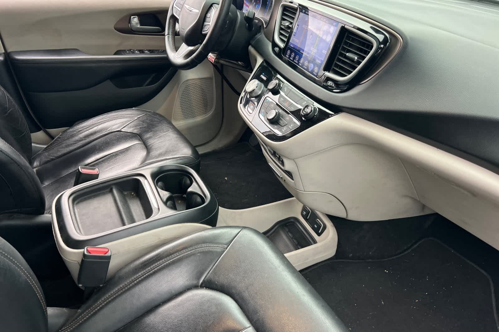 Thumbnail: 2017 Chrysler Pacifica - 20